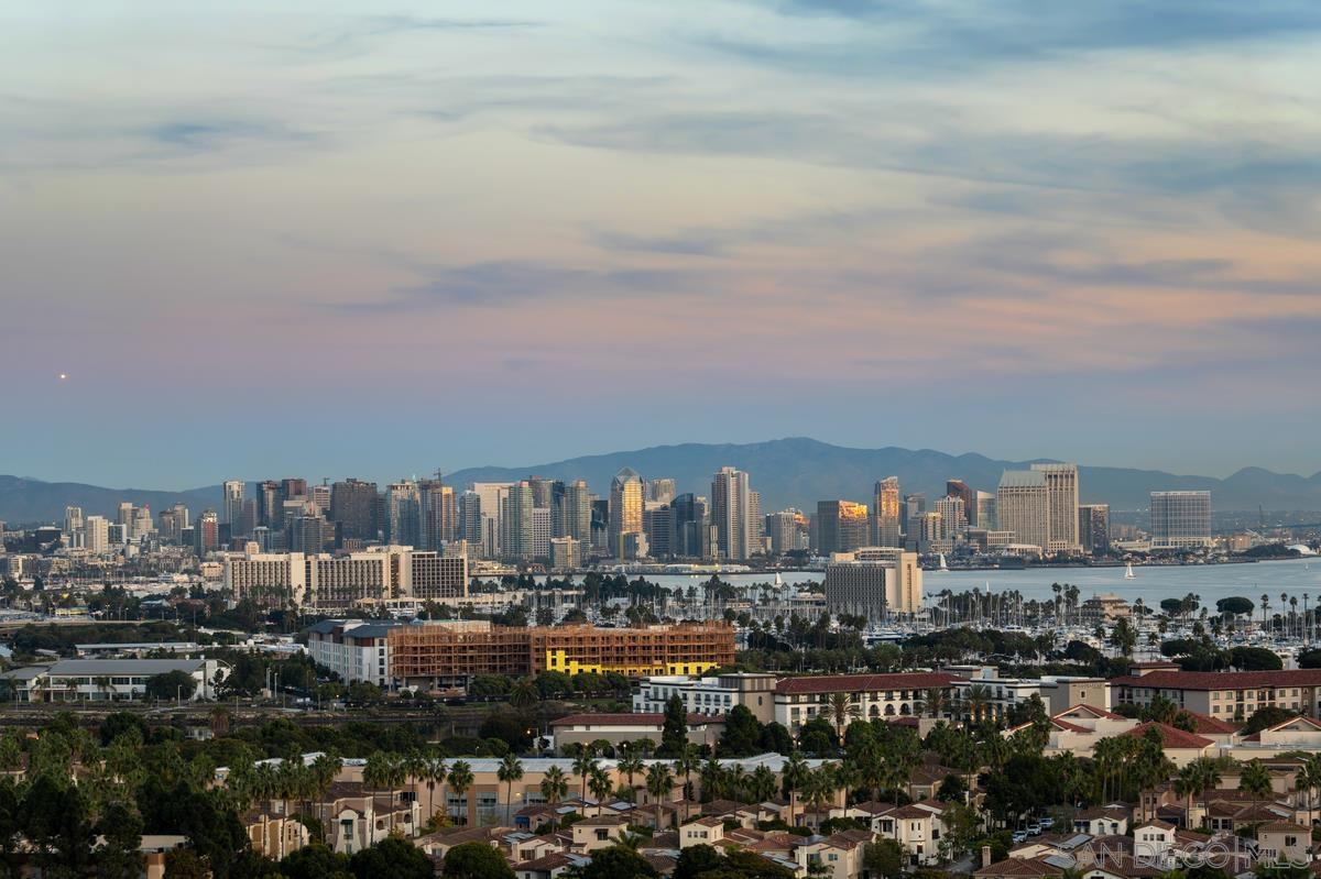 Detail Gallery Image 5 of 46 For 2035  Evergreen, San Diego,  CA 92106 - 4 Beds | 3/1 Baths