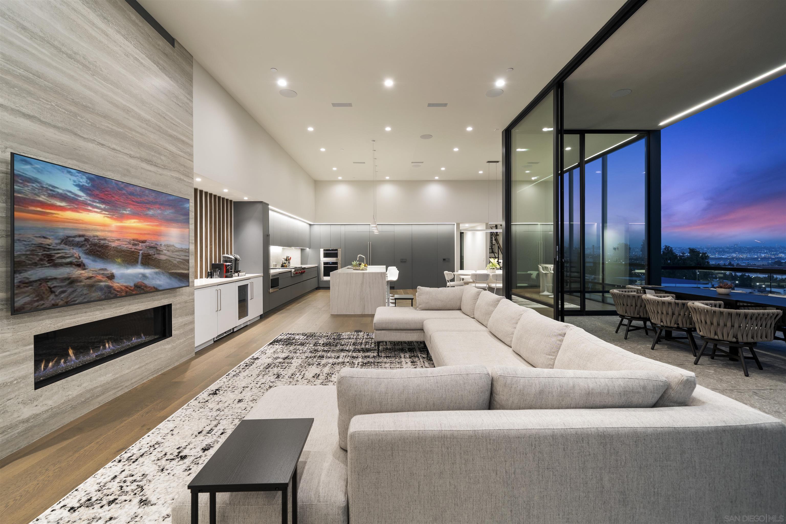 Detail Gallery Image 7 of 46 For 2035  Evergreen, San Diego,  CA 92106 - 4 Beds | 3/1 Baths