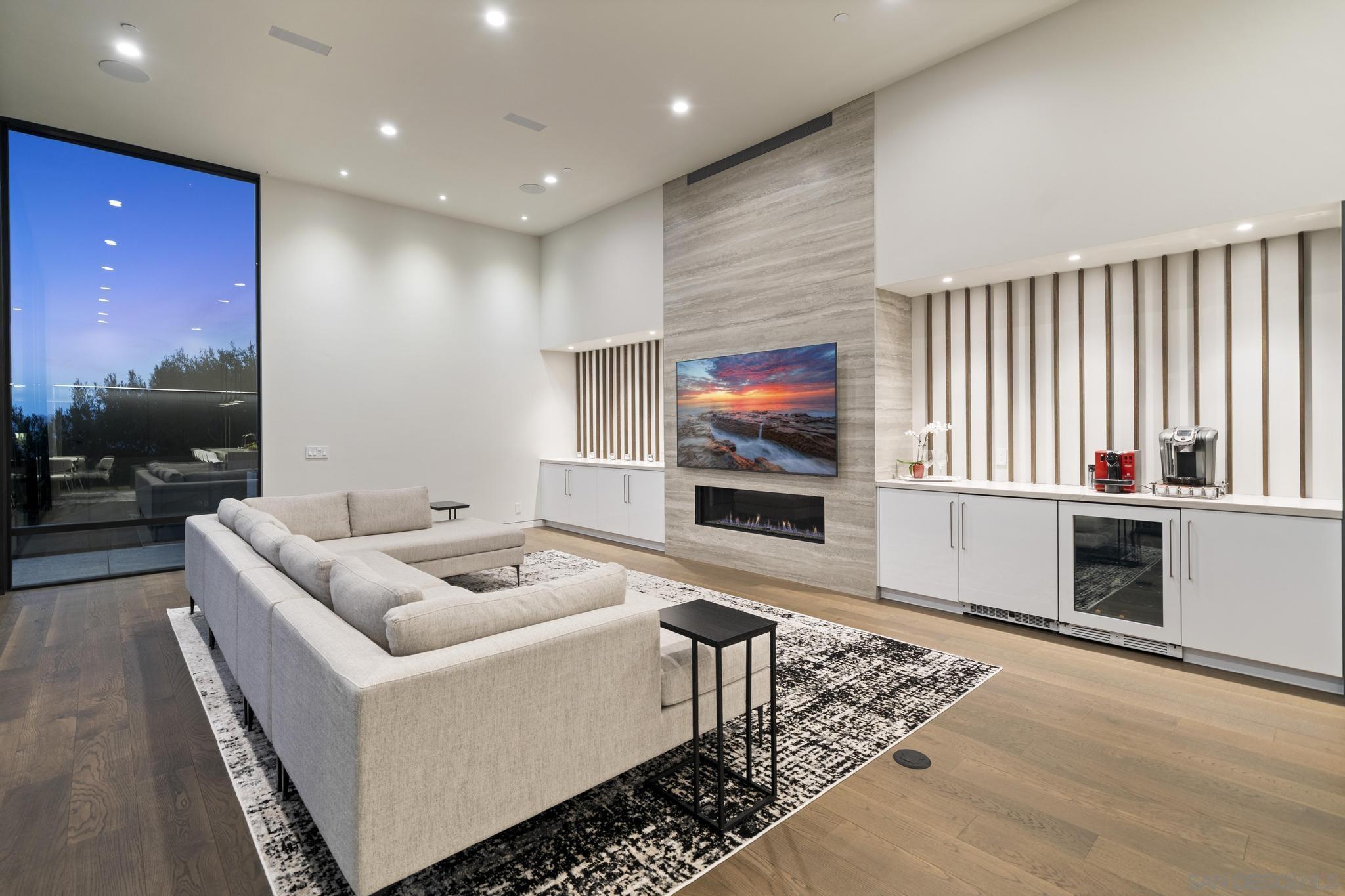 Detail Gallery Image 8 of 46 For 2035  Evergreen, San Diego,  CA 92106 - 4 Beds | 3/1 Baths