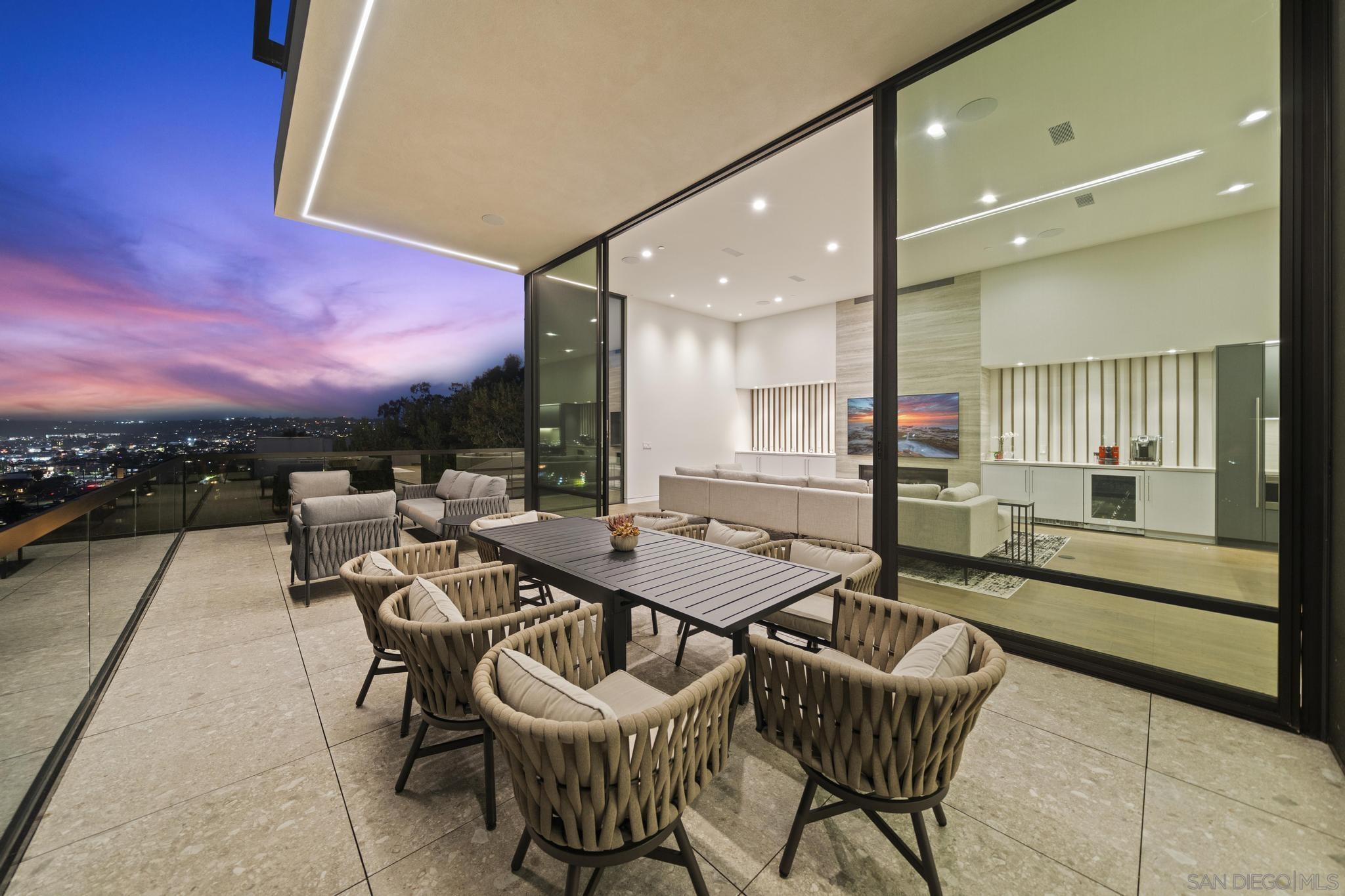 Detail Gallery Image 9 of 46 For 2035  Evergreen, San Diego,  CA 92106 - 4 Beds | 3/1 Baths