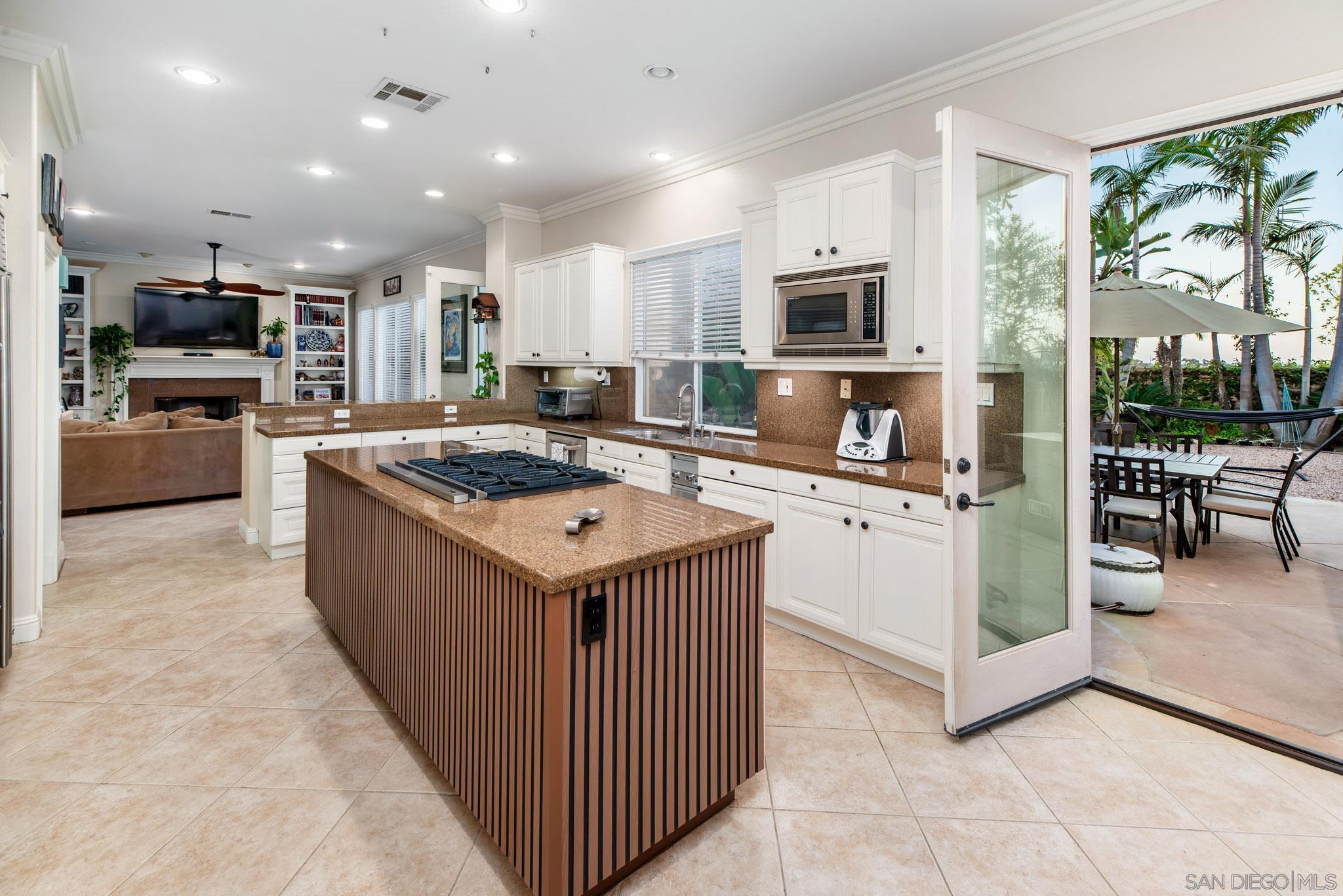 Detail Gallery Image 24 of 55 For 5255  Greenwillow Ln, San Diego,  CA 92130 - 7 Beds | 5/1 Baths