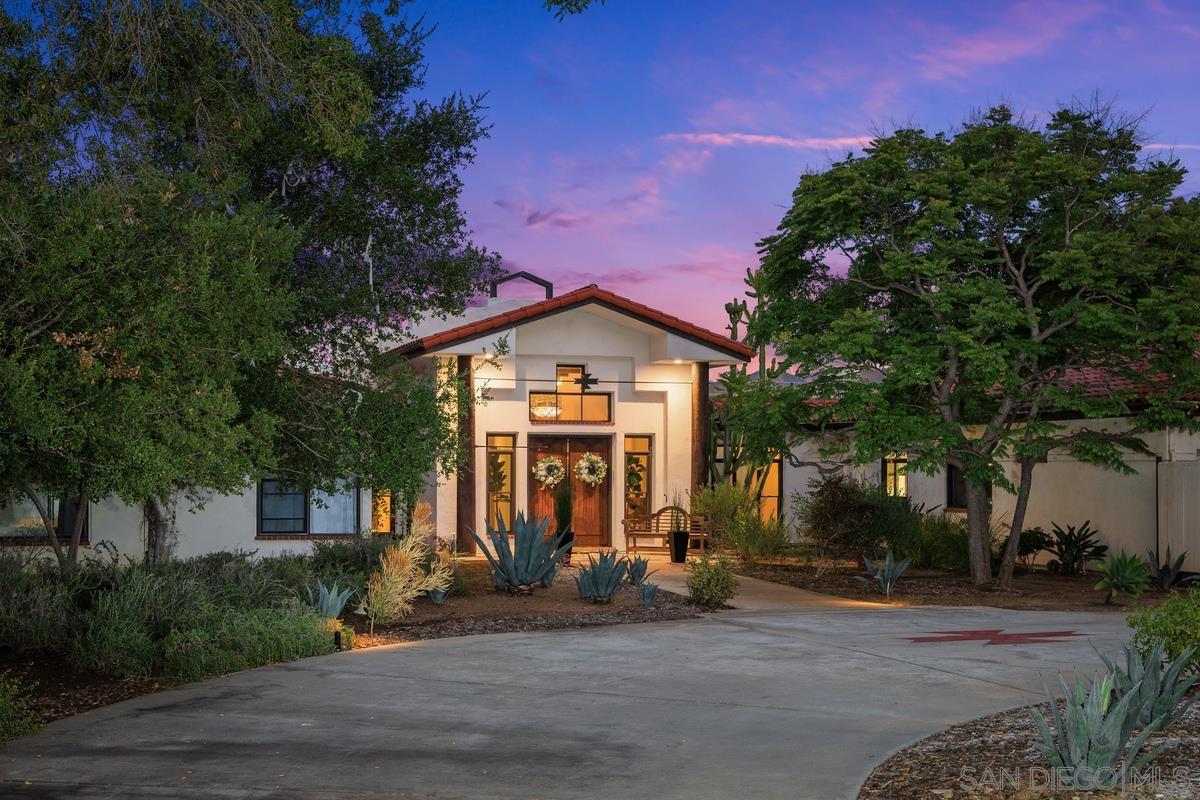 Detail Gallery Image 2 of 38 For 13591  Summit Circle, Poway,  CA 92064 - 5 Beds | 5/2 Baths