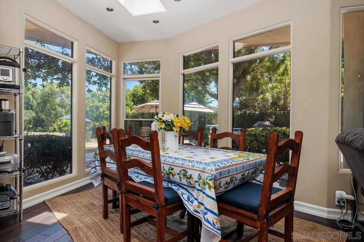 Detail Gallery Image 18 of 38 For 13591  Summit Circle, Poway,  CA 92064 - 5 Beds | 5/2 Baths