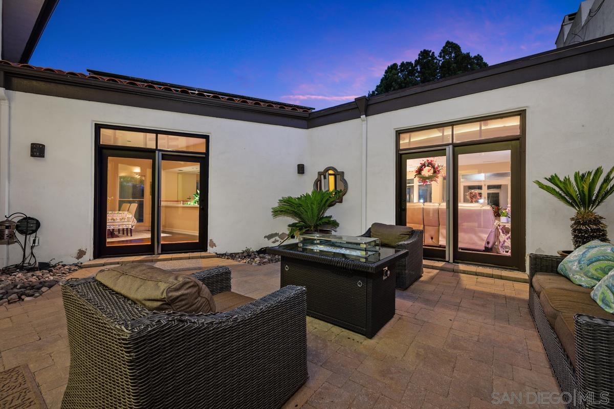 Detail Gallery Image 3 of 38 For 13591  Summit Circle, Poway,  CA 92064 - 5 Beds | 5/2 Baths