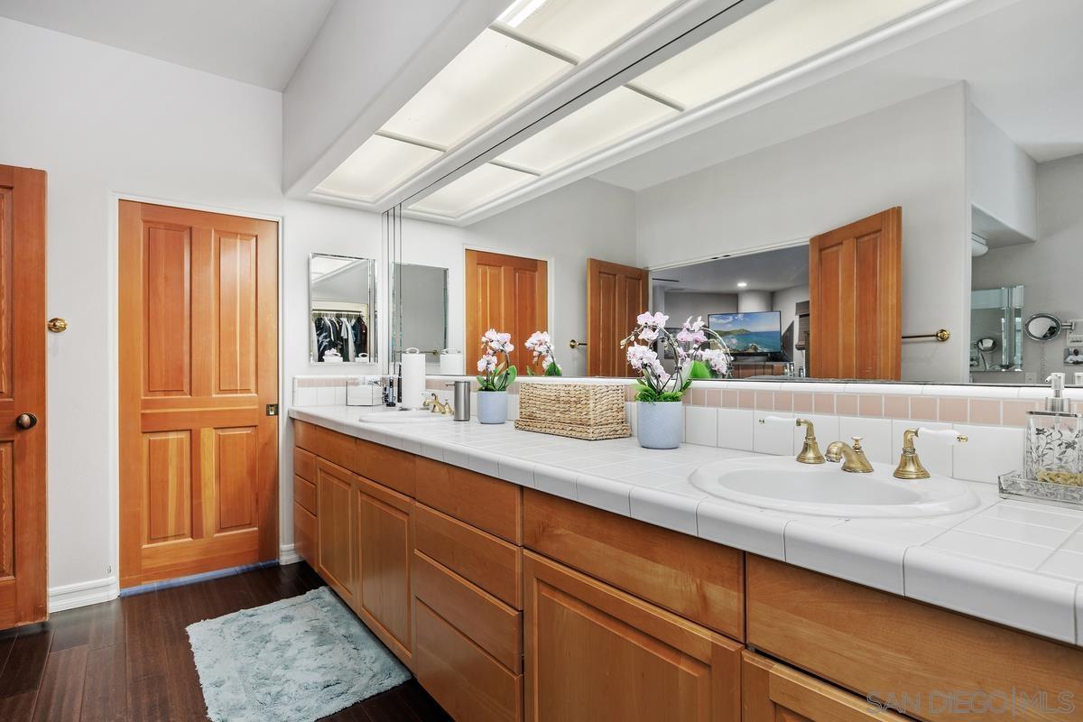 Detail Gallery Image 21 of 38 For 13591  Summit Circle, Poway,  CA 92064 - 5 Beds | 5/2 Baths