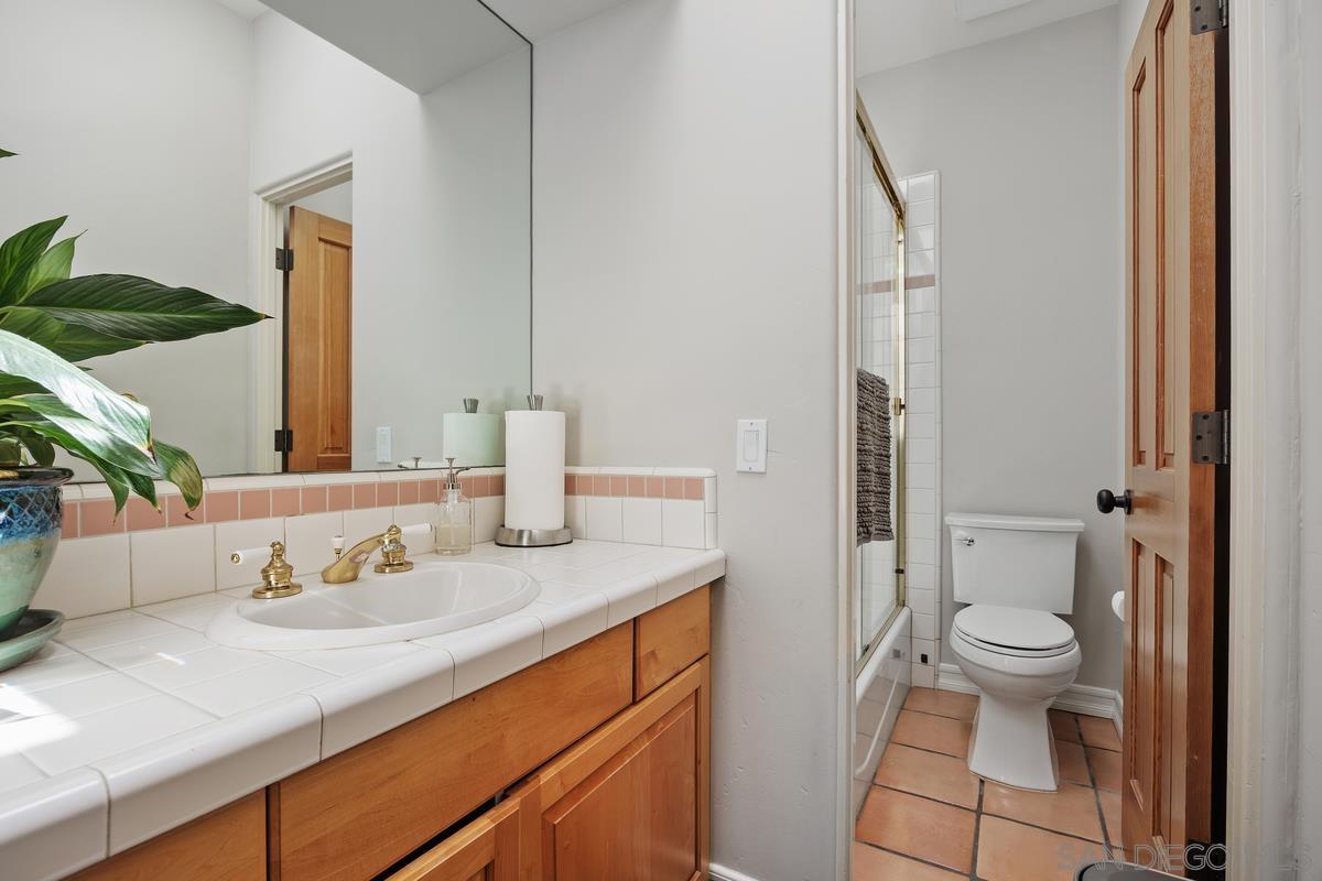 Detail Gallery Image 27 of 38 For 13591  Summit Circle, Poway,  CA 92064 - 5 Beds | 5/2 Baths