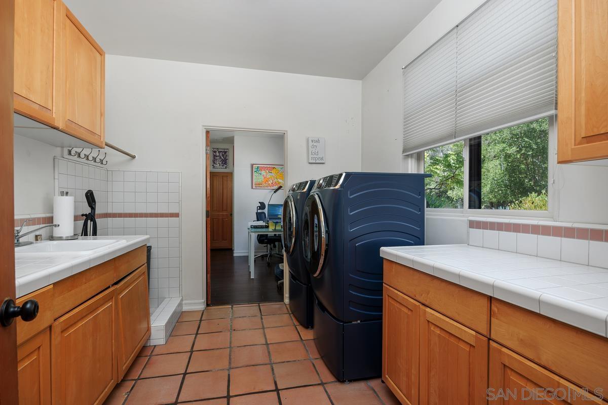 Detail Gallery Image 28 of 38 For 13591  Summit Circle, Poway,  CA 92064 - 5 Beds | 5/2 Baths