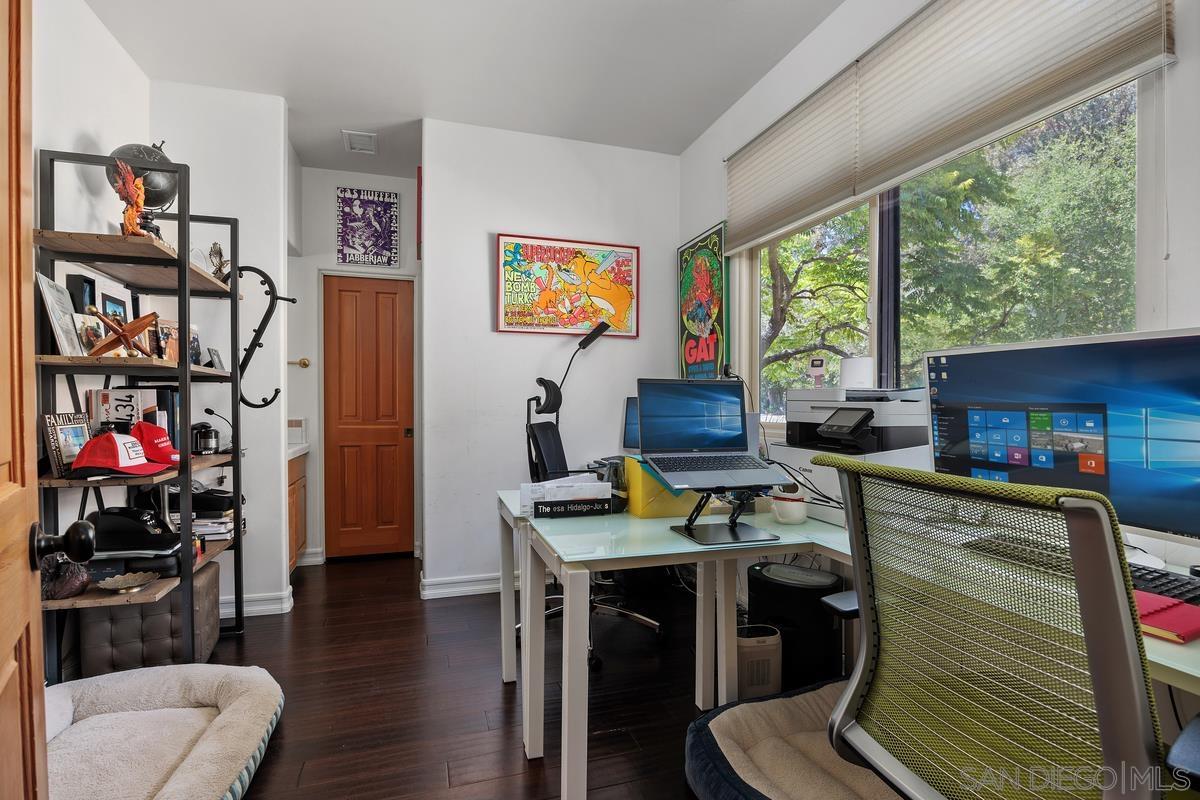 Detail Gallery Image 29 of 38 For 13591  Summit Circle, Poway,  CA 92064 - 5 Beds | 5/2 Baths