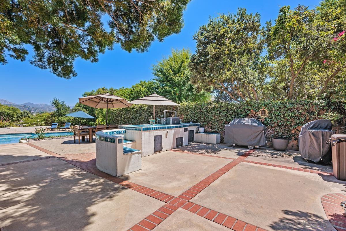 Detail Gallery Image 32 of 38 For 13591  Summit Circle, Poway,  CA 92064 - 5 Beds | 5/2 Baths