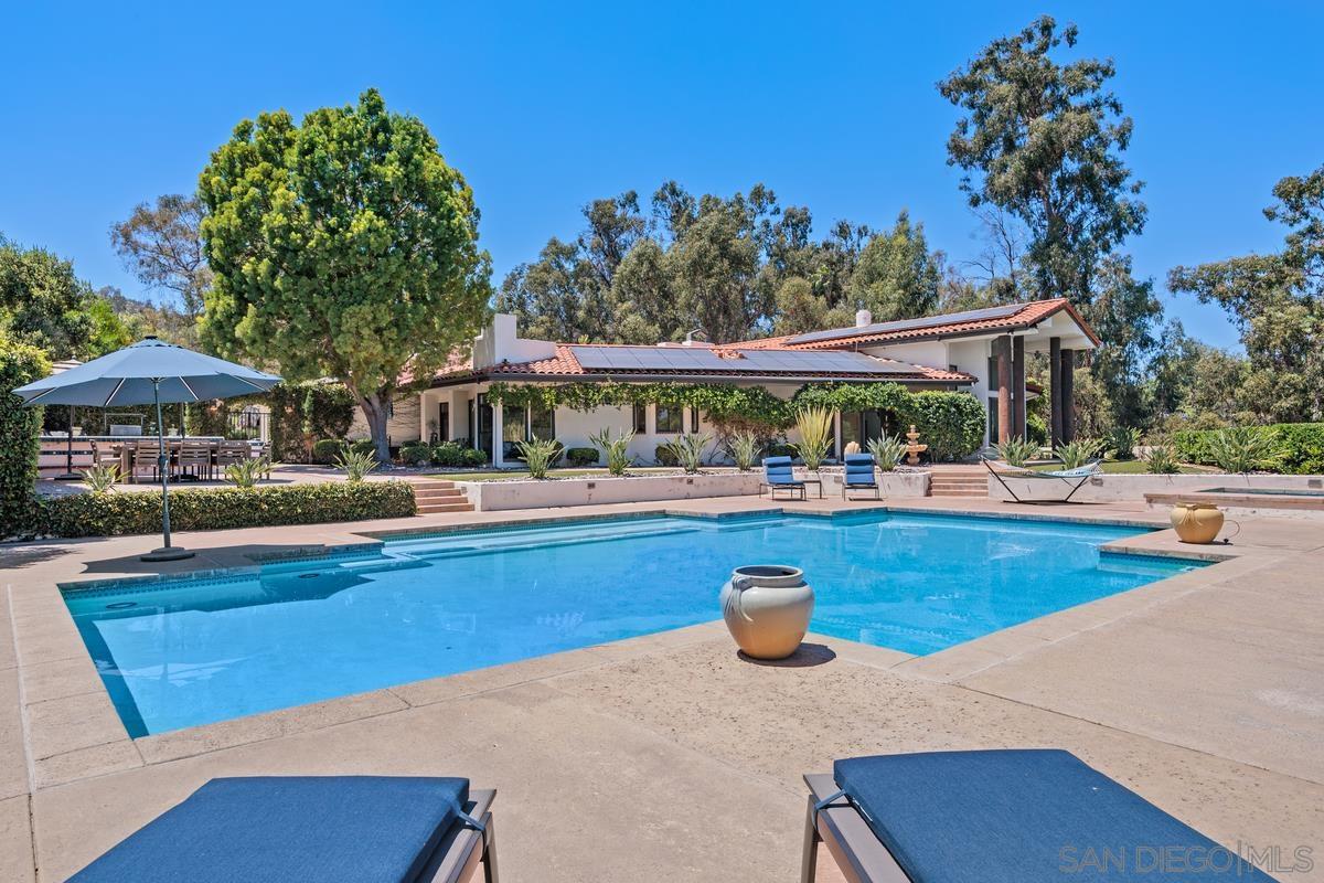 Detail Gallery Image 33 of 38 For 13591  Summit Circle, Poway,  CA 92064 - 5 Beds | 5/2 Baths