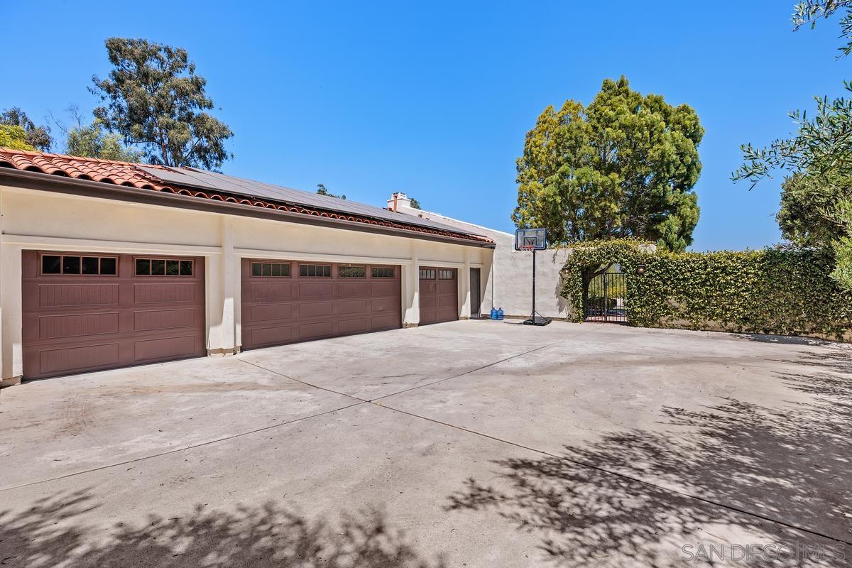 Detail Gallery Image 37 of 38 For 13591  Summit Circle, Poway,  CA 92064 - 5 Beds | 5/2 Baths