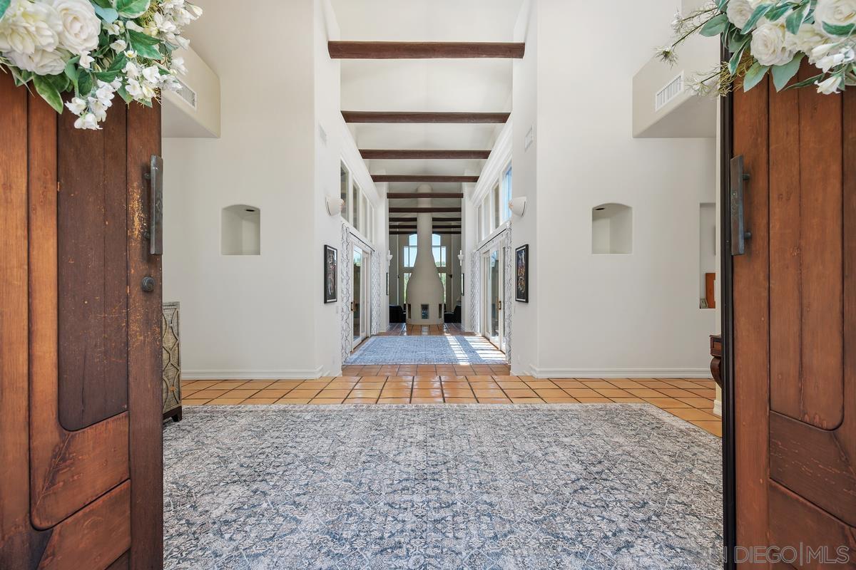 Detail Gallery Image 8 of 38 For 13591  Summit Circle, Poway,  CA 92064 - 5 Beds | 5/2 Baths