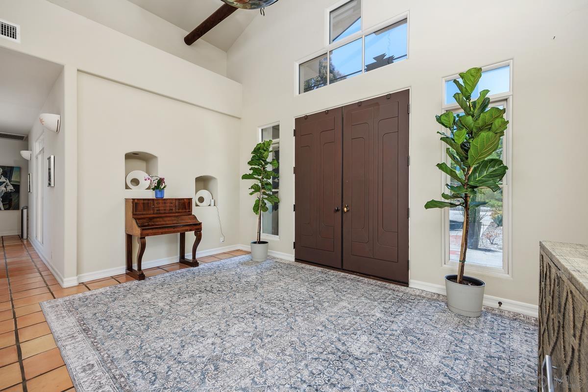 Detail Gallery Image 9 of 38 For 13591  Summit Circle, Poway,  CA 92064 - 5 Beds | 5/2 Baths