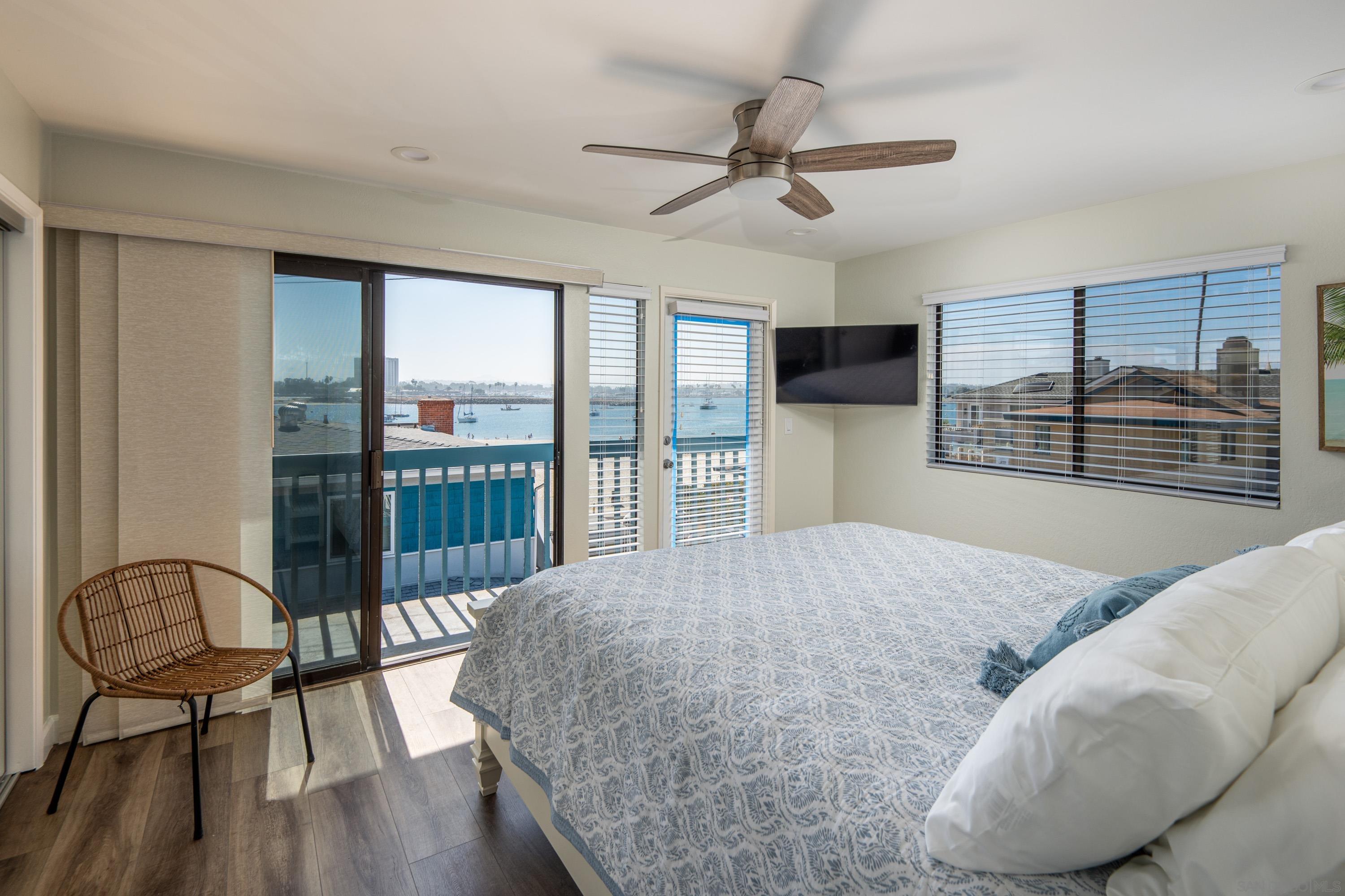 Front Image Thumbnail for SD250035683