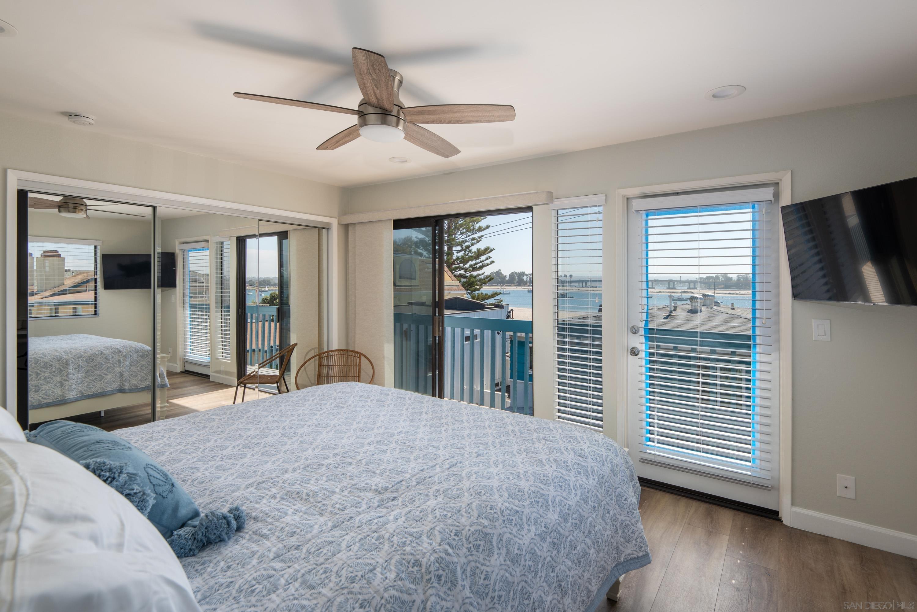 Detail Gallery Image 2 of 24 For 822  San Gabriel Pl  103, San Diego,  CA 92109 - 3 Beds | 3/1 Baths