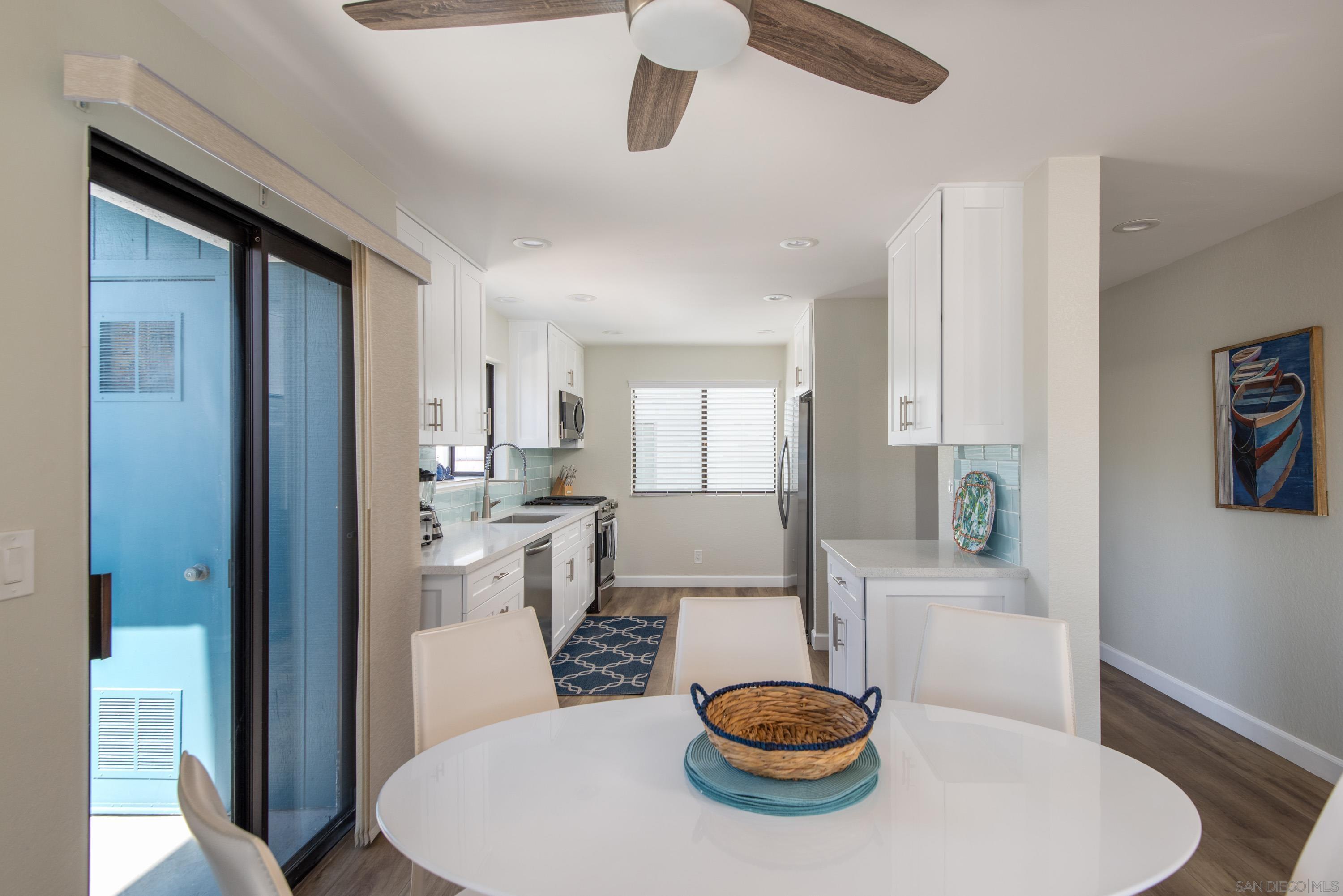 Detail Gallery Image 13 of 24 For 822  San Gabriel Pl  103, San Diego,  CA 92109 - 3 Beds | 3/1 Baths