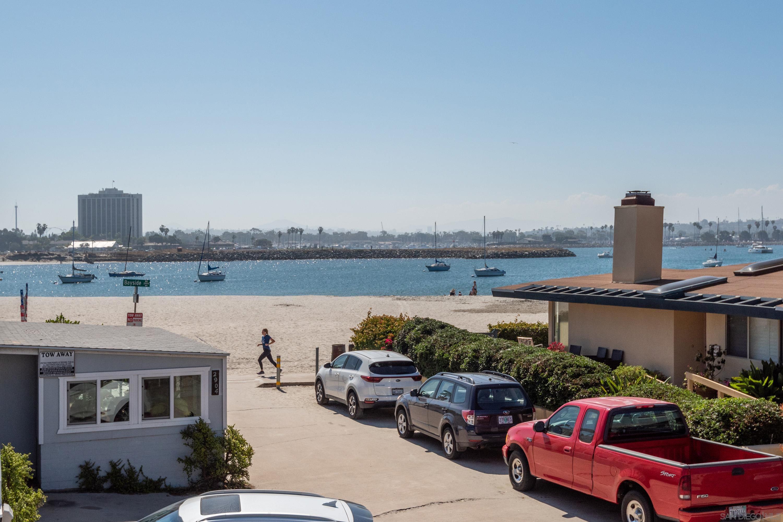 Detail Gallery Image 10 of 24 For 822  San Gabriel Pl  103, San Diego,  CA 92109 - 3 Beds | 3/1 Baths