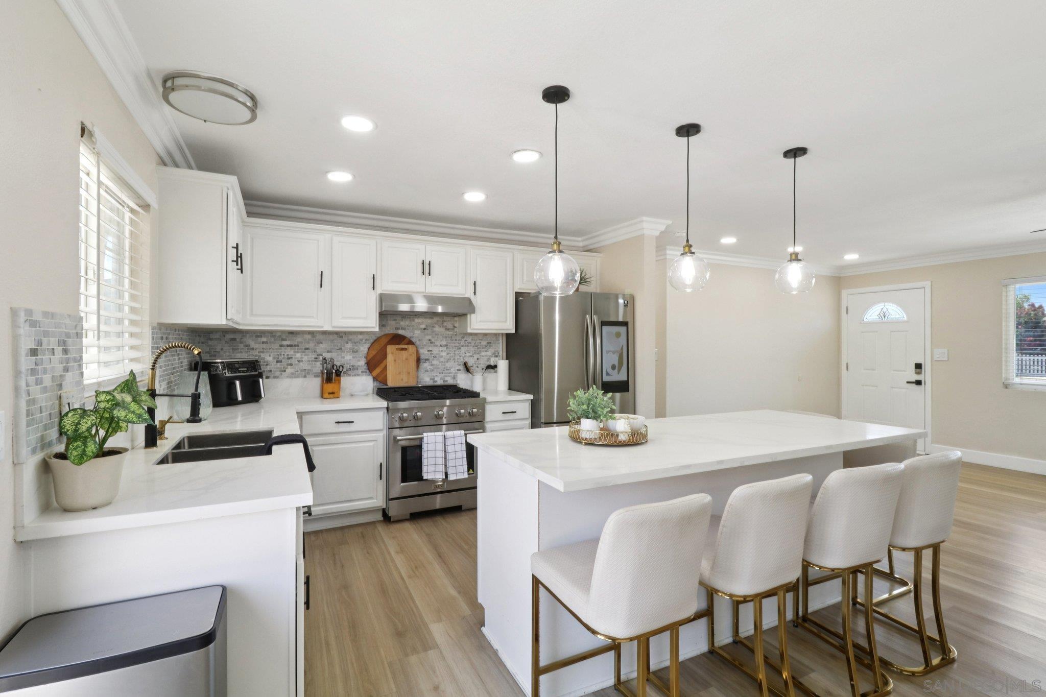 Front Image Thumbnail for SD250035759