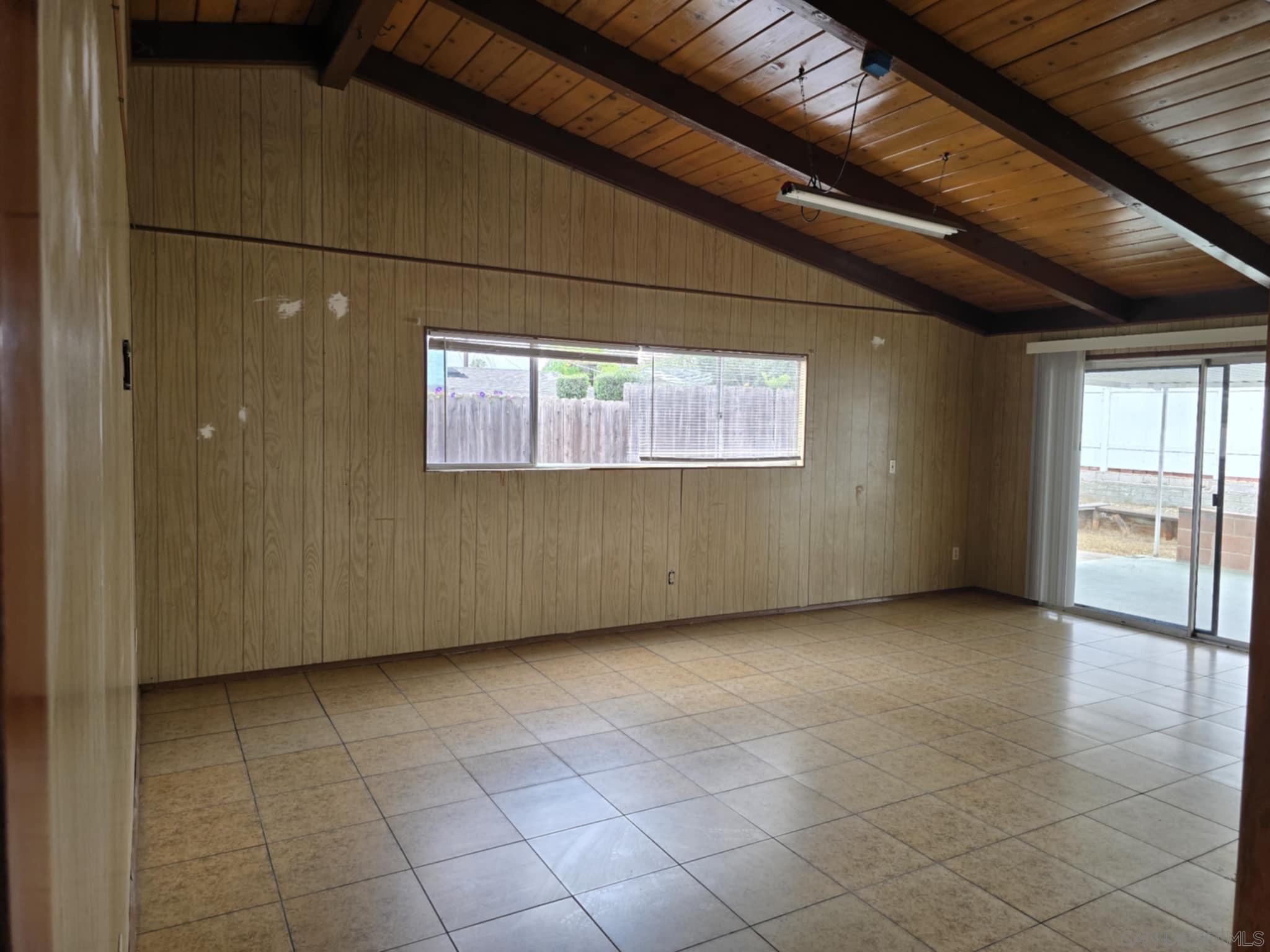 Detail Gallery Image 2 of 15 For 2806  Mission Village Drive, San Diego,  CA 92123 - 5 Beds | 2/1 Baths