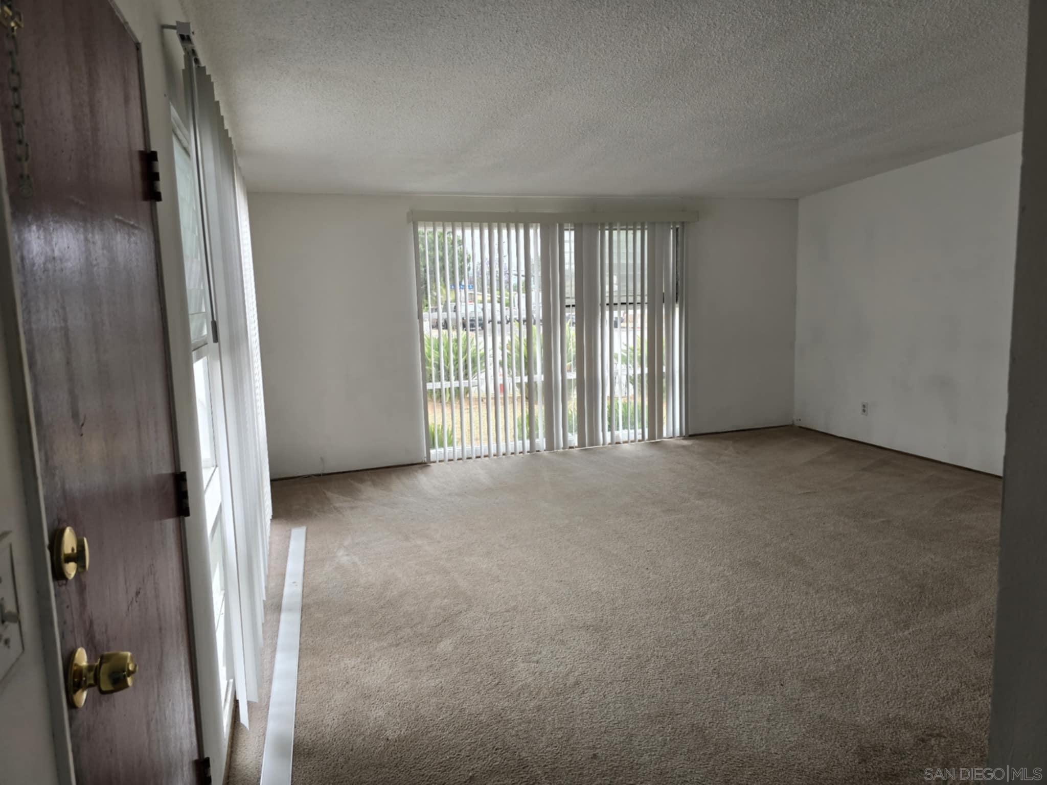 Detail Gallery Image 9 of 15 For 2806  Mission Village Drive, San Diego,  CA 92123 - 5 Beds | 2/1 Baths