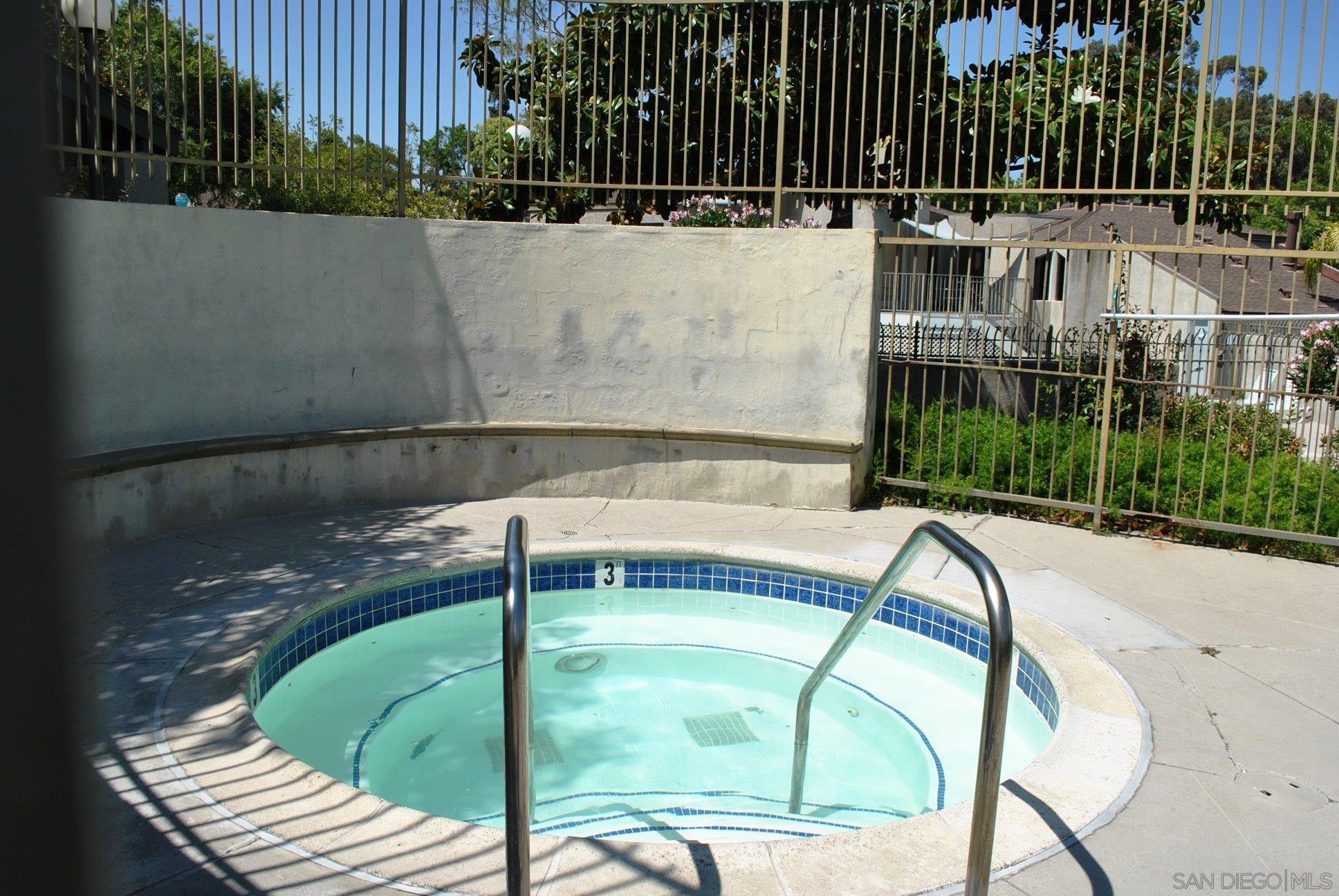 Detail Gallery Image 2 of 8 For 5059  La Cuenta Dr, San Diego,  CA 92124 - 4 Beds | 2/1 Baths