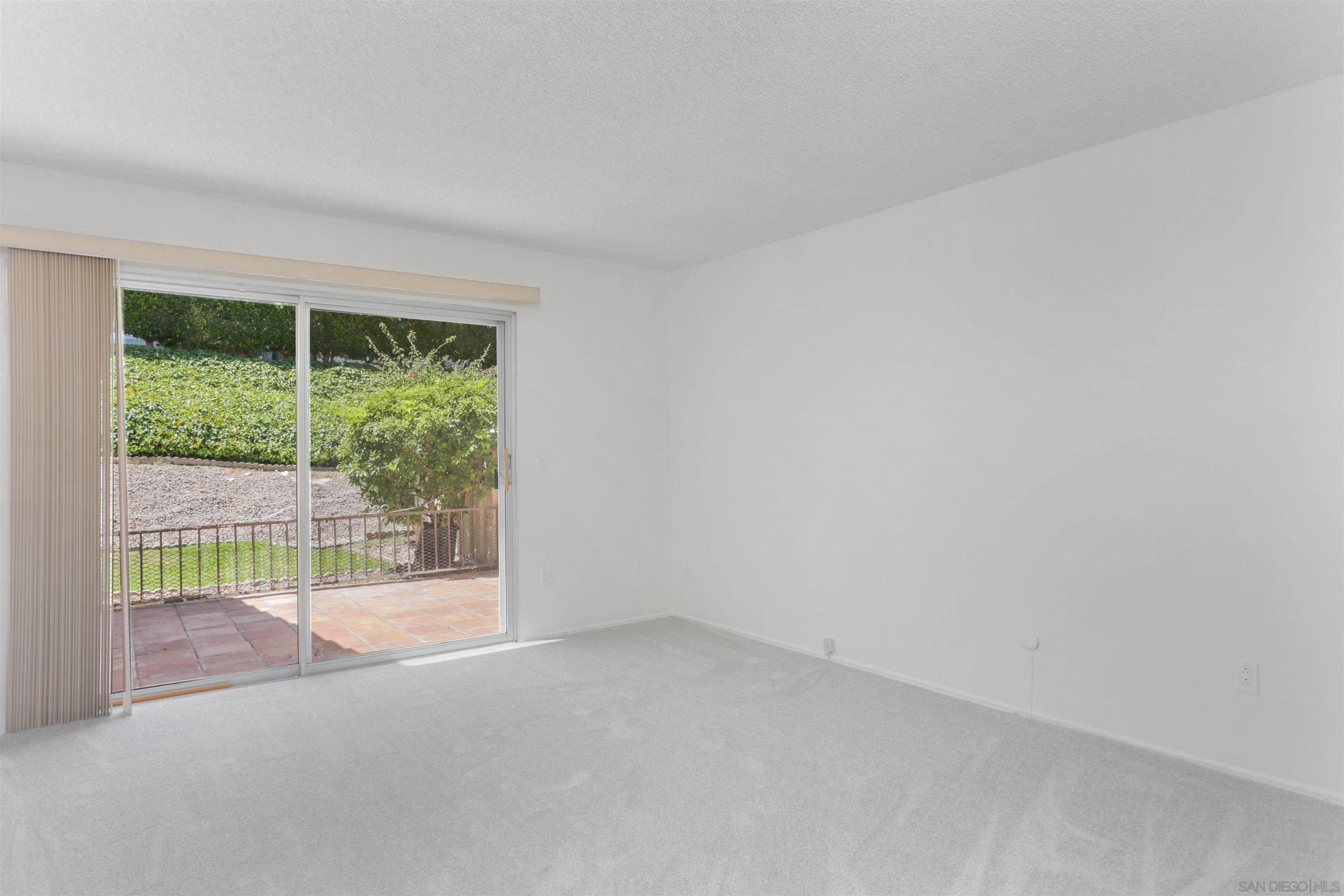 Detail Gallery Image 4 of 8 For 17464  Plaza Cerado  83, San Diego,  CA 92128 - 2 Beds | 1 Baths