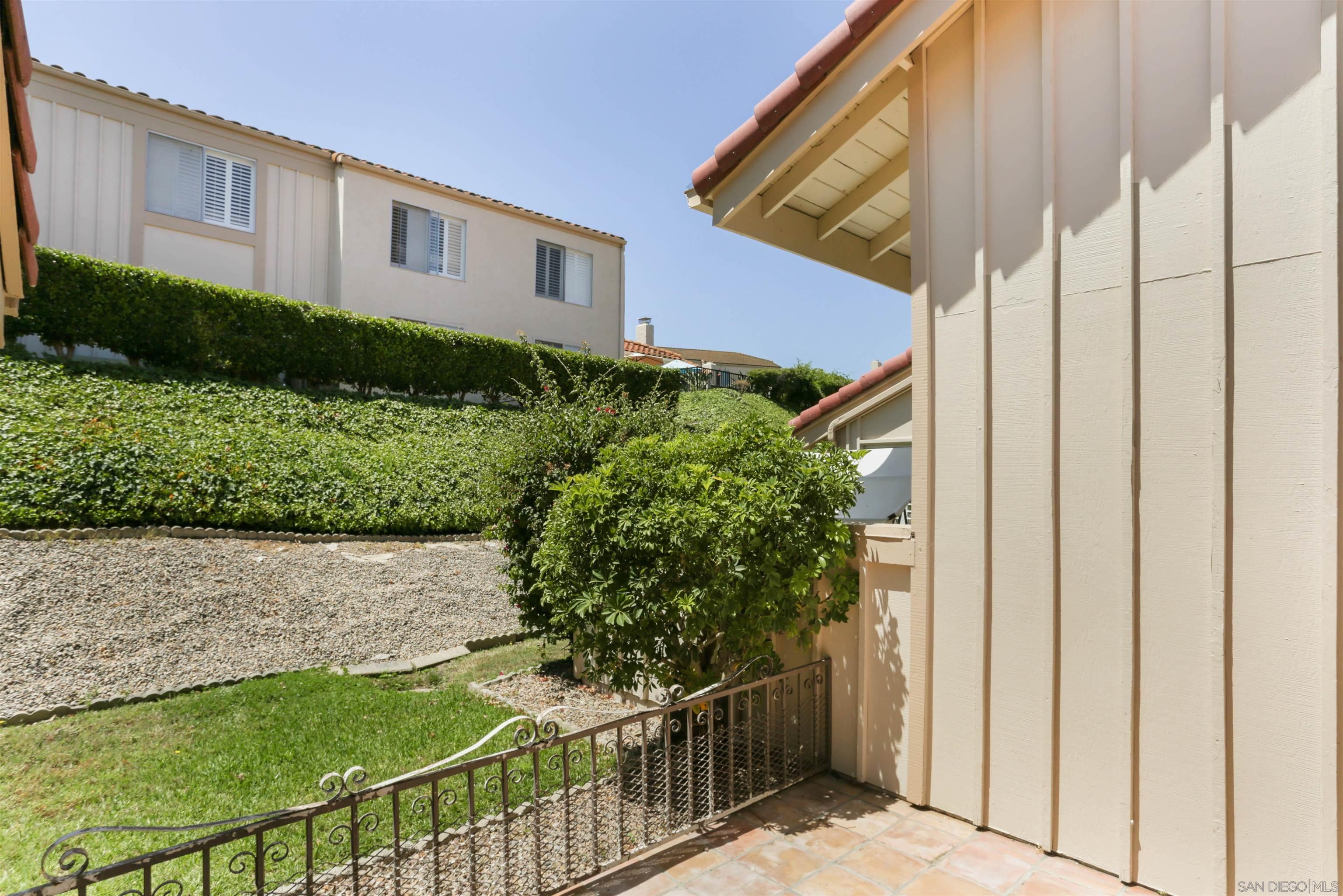 Detail Gallery Image 6 of 8 For 17464  Plaza Cerado  83, San Diego,  CA 92128 - 2 Beds | 1 Baths