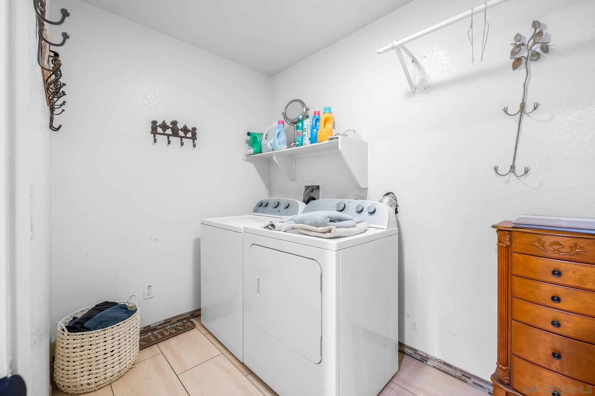 Detail Gallery Image 24 of 36 For 523  Hatherly St, Vista,  CA 92083 - 6 Beds | 5 Baths