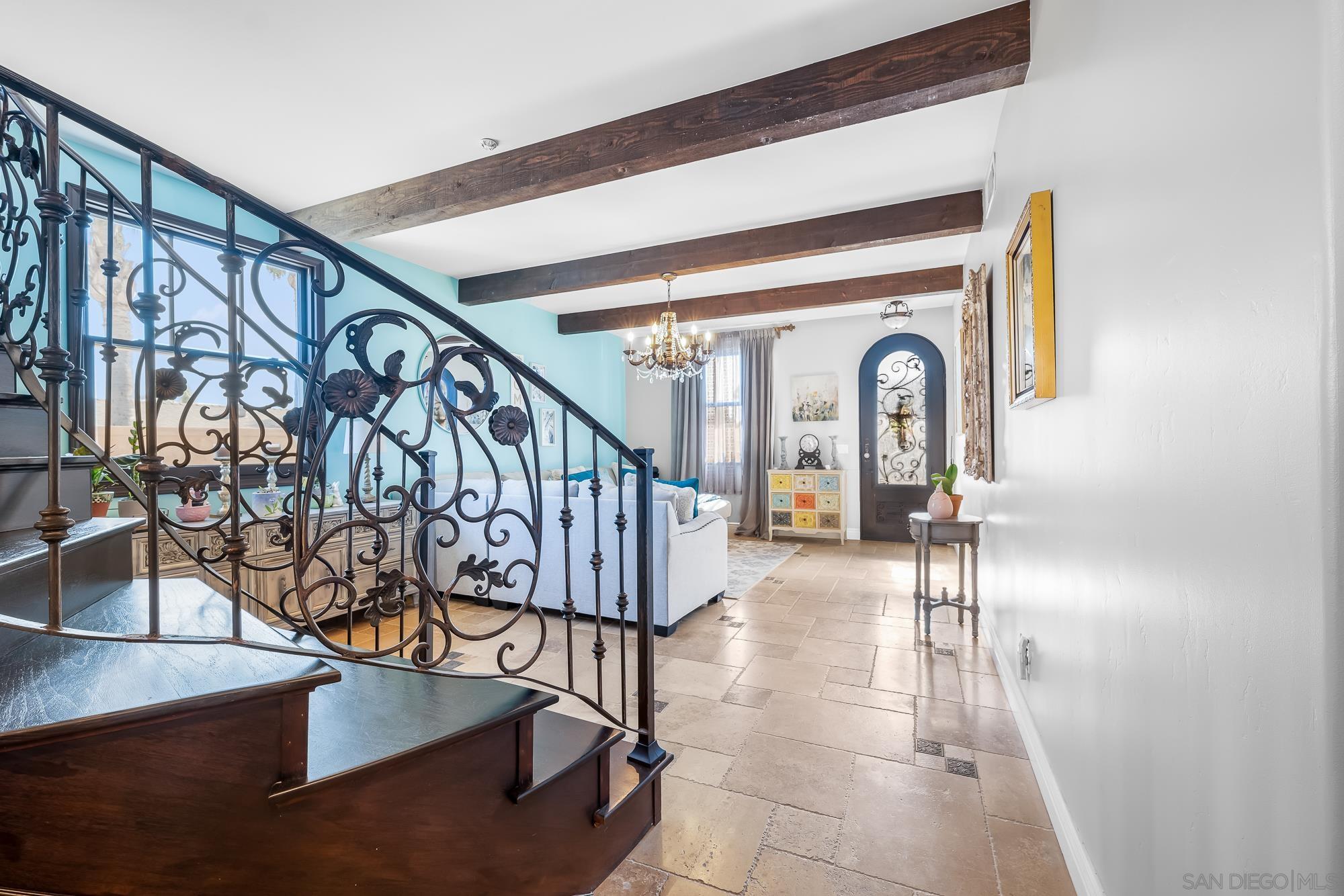 Detail Gallery Image 6 of 35 For 523  Hatherly St, Vista,  CA 92083 - 6 Beds | 5 Baths