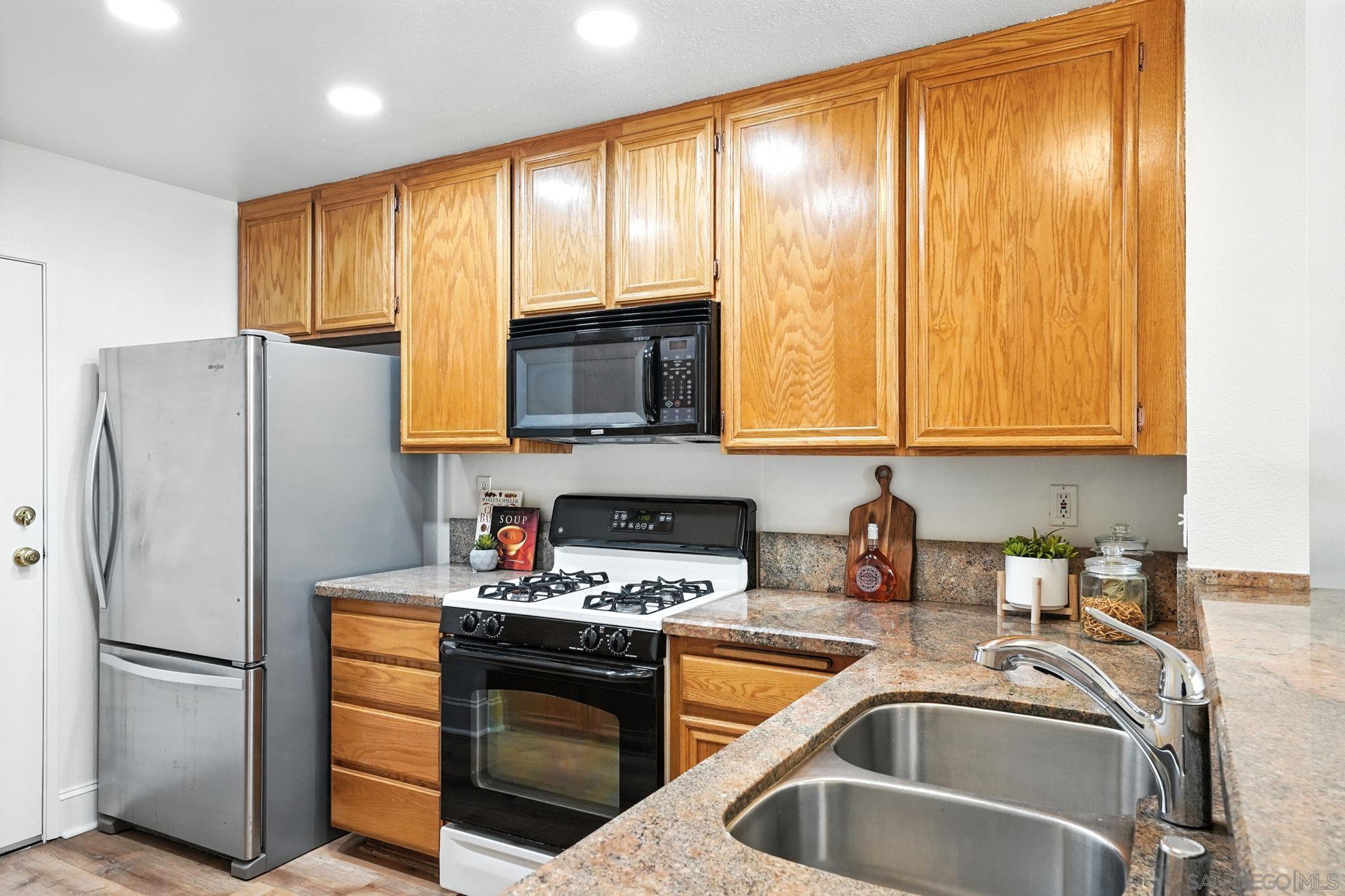 Detail Gallery Image 11 of 24 For 29581  Cara Way, Temecula,  CA 92591 - 2 Beds | 2/1 Baths