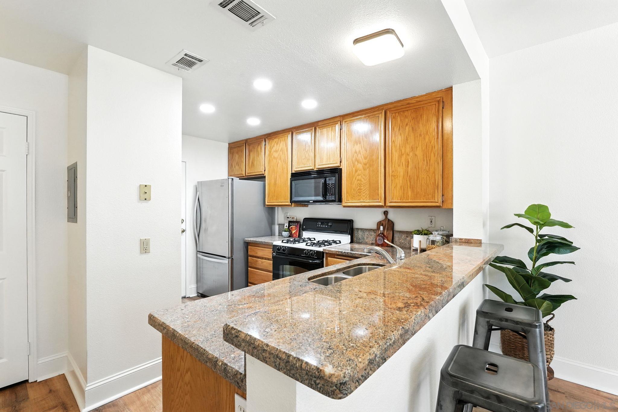 Detail Gallery Image 8 of 24 For 29581  Cara Way, Temecula,  CA 92591 - 2 Beds | 2/1 Baths