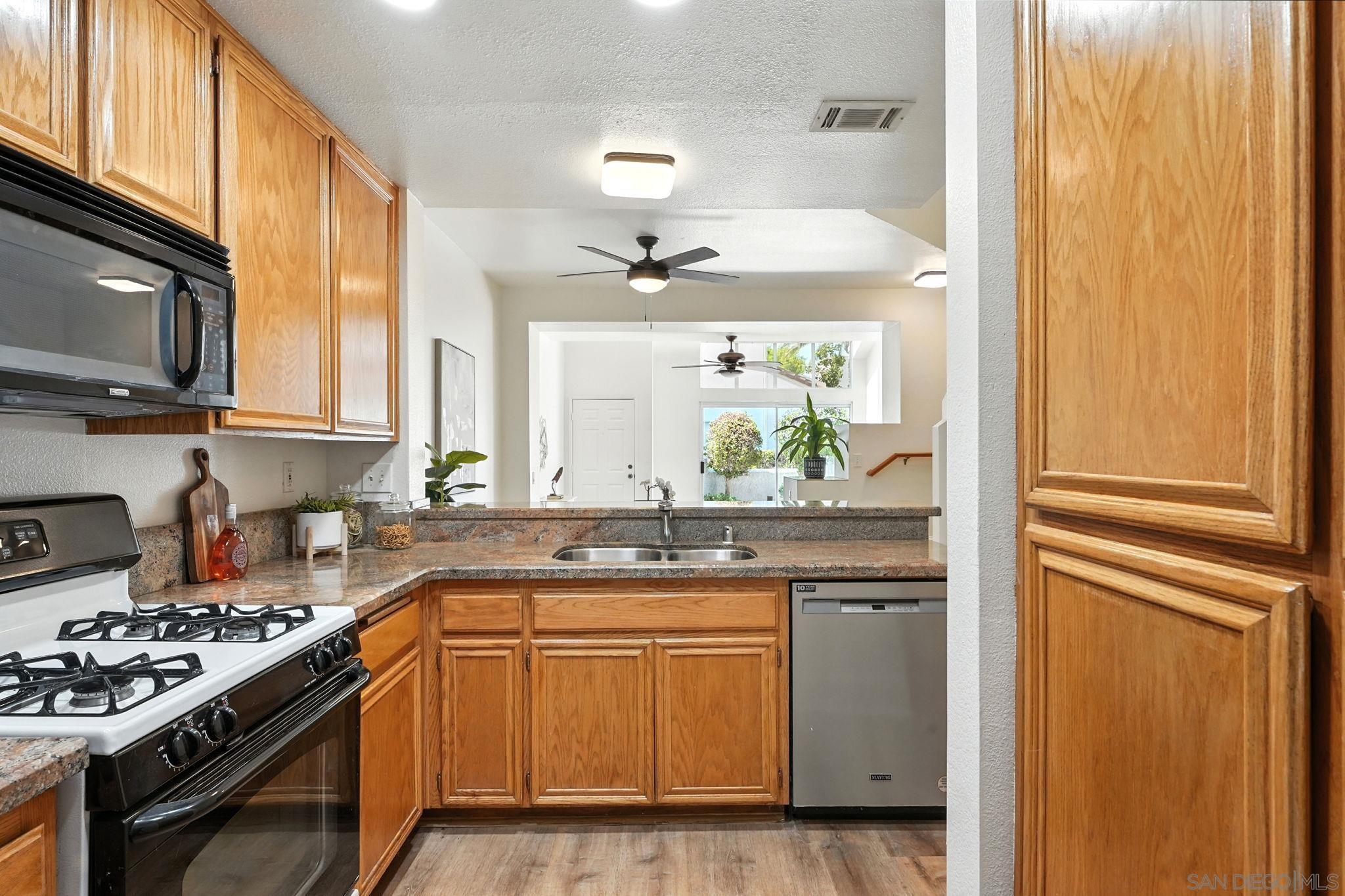 Detail Gallery Image 9 of 24 For 29581  Cara Way, Temecula,  CA 92591 - 2 Beds | 2/1 Baths