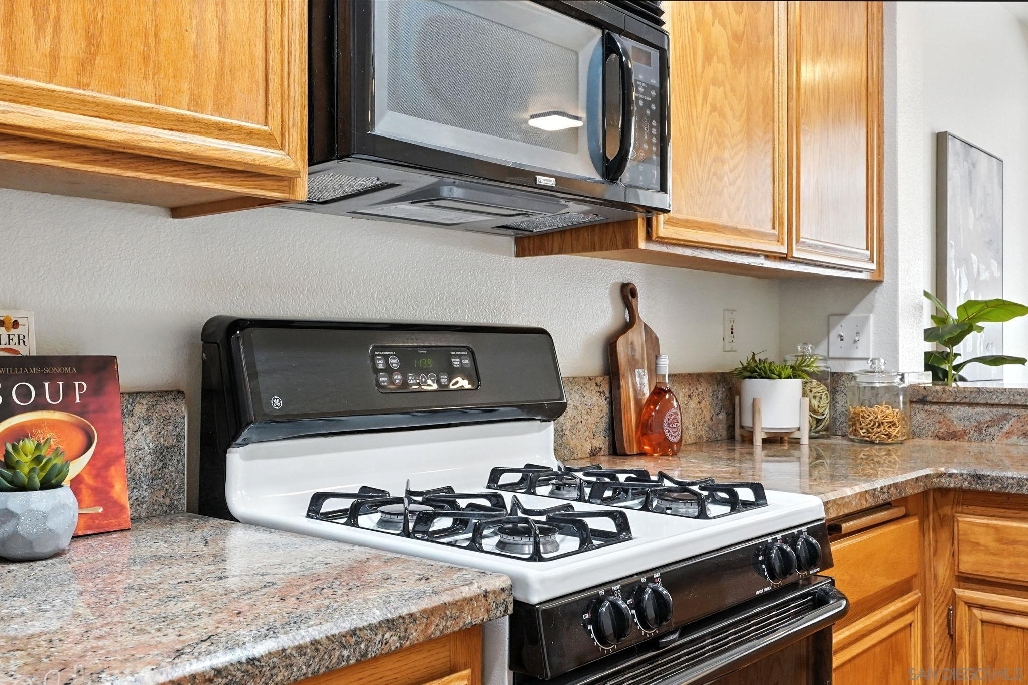 Detail Gallery Image 10 of 24 For 29581  Cara Way, Temecula,  CA 92591 - 2 Beds | 2/1 Baths