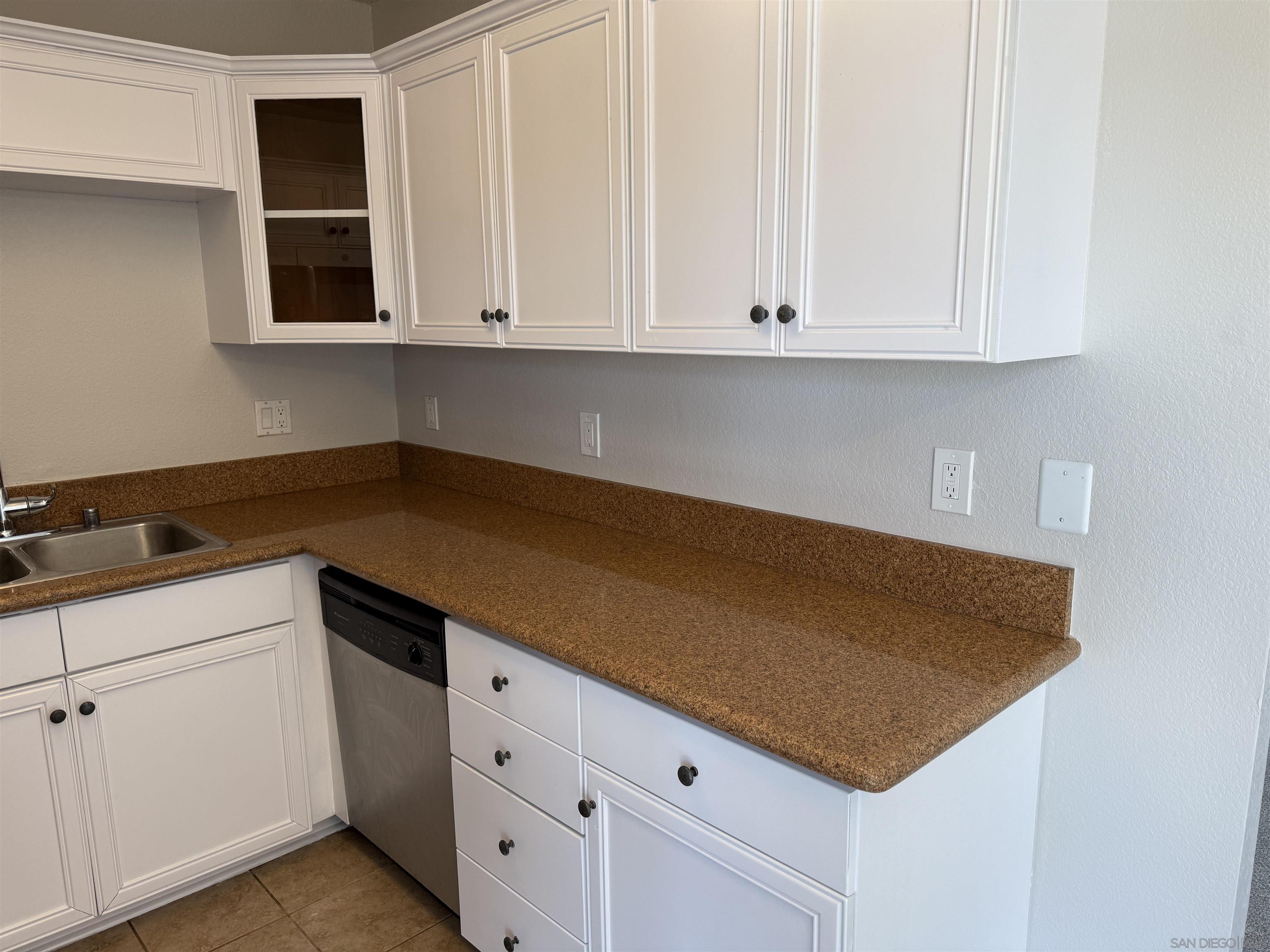 Detail Gallery Image 8 of 28 For 6666  Beadnell Way  #15,  San Diego,  CA 92117 - 1 Beds | 1 Baths
