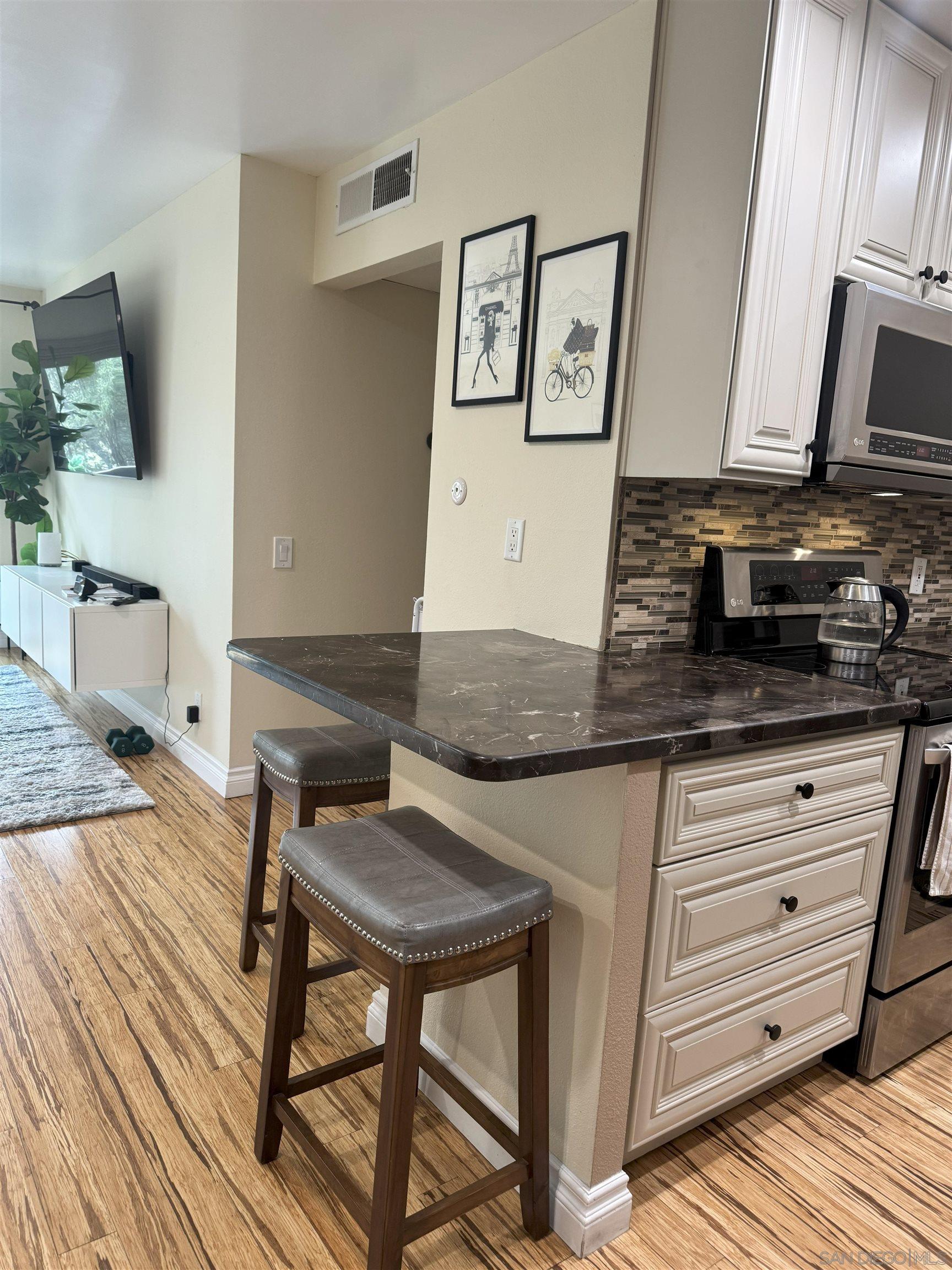 Detail Gallery Image 5 of 18 For 6202  Friars Rd.  #204, San Diego,  CA 92108 - 1 Beds | 1 Baths