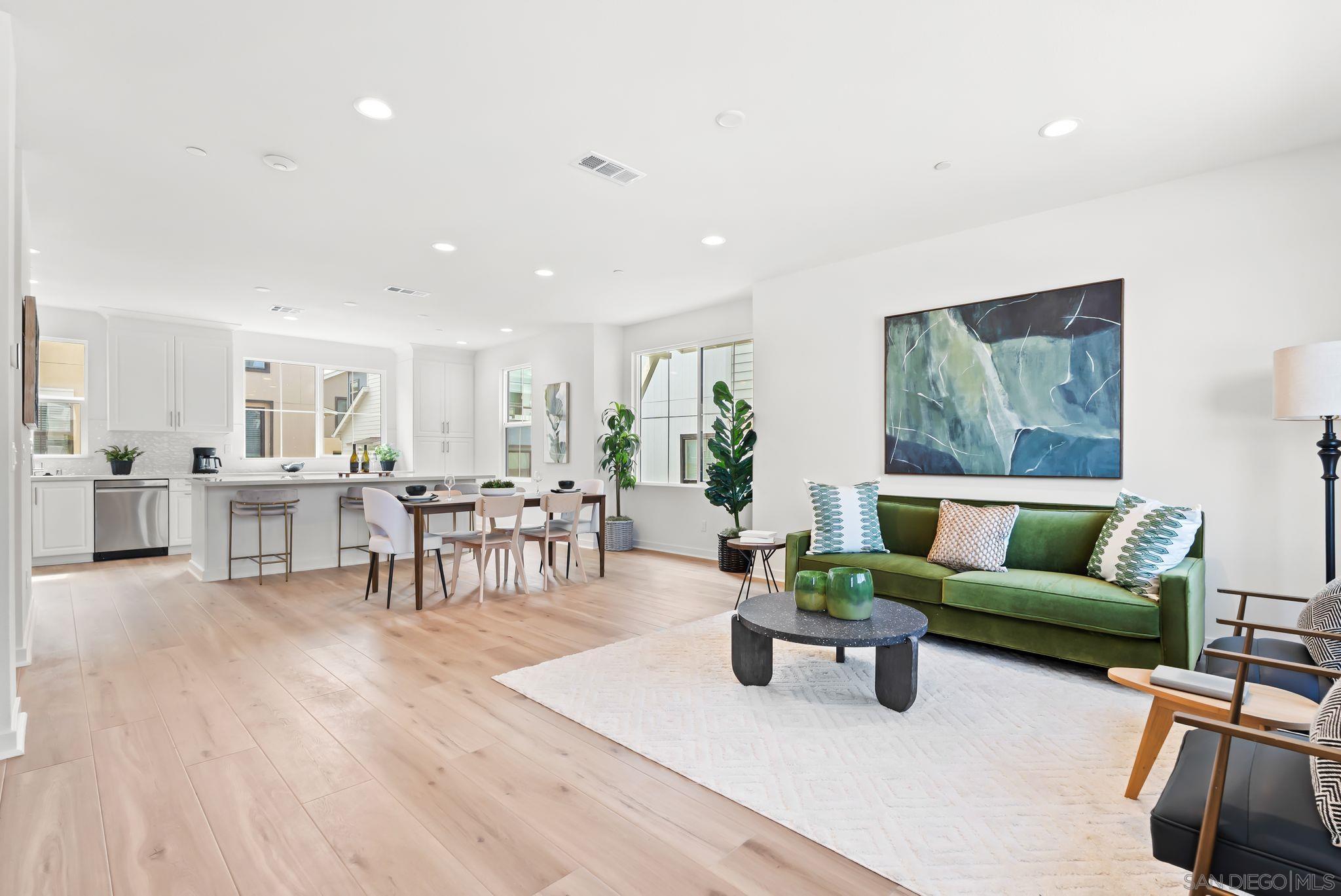 Front Image Thumbnail for SD250036097