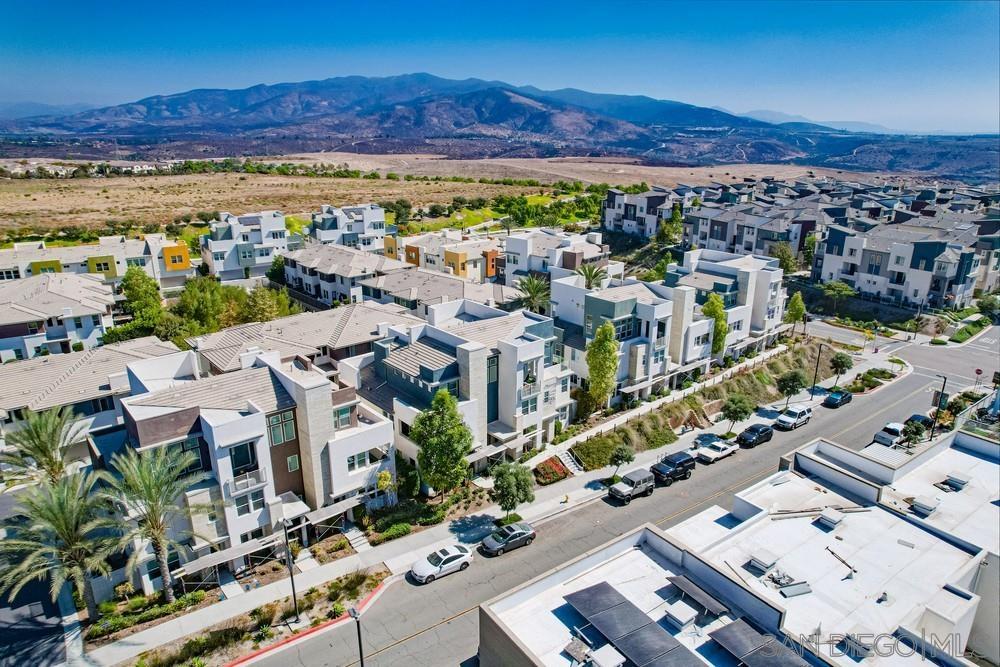 Detail Gallery Image 2 of 51 For 2092  Tango Loop  #2,  Chula Vista,  CA 91915 - 4 Beds | 3 Baths