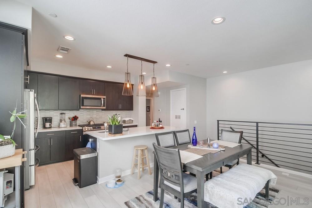 Detail Gallery Image 12 of 51 For 2092  Tango Loop  #2,  Chula Vista,  CA 91915 - 4 Beds | 3 Baths