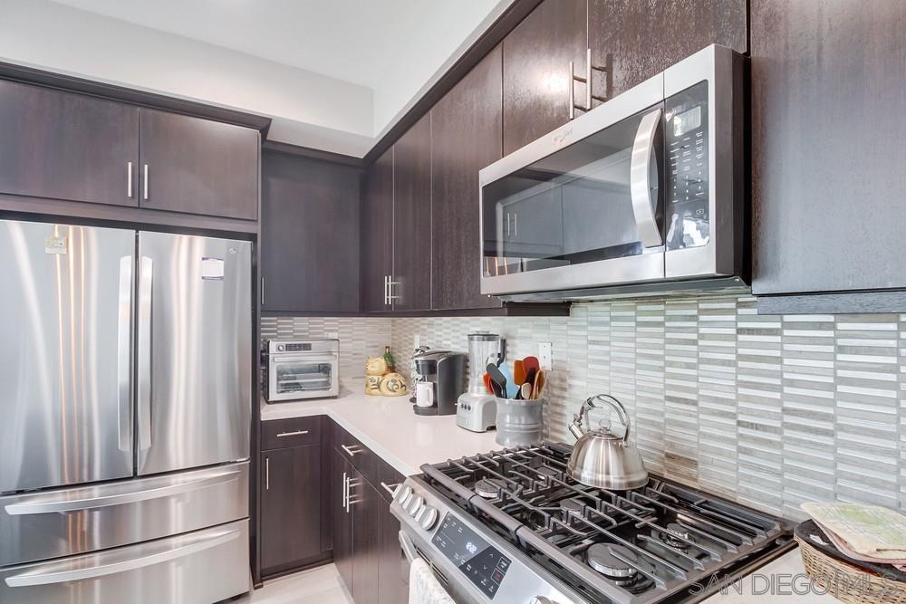 Detail Gallery Image 13 of 51 For 2092  Tango Loop  #2,  Chula Vista,  CA 91915 - 4 Beds | 3 Baths