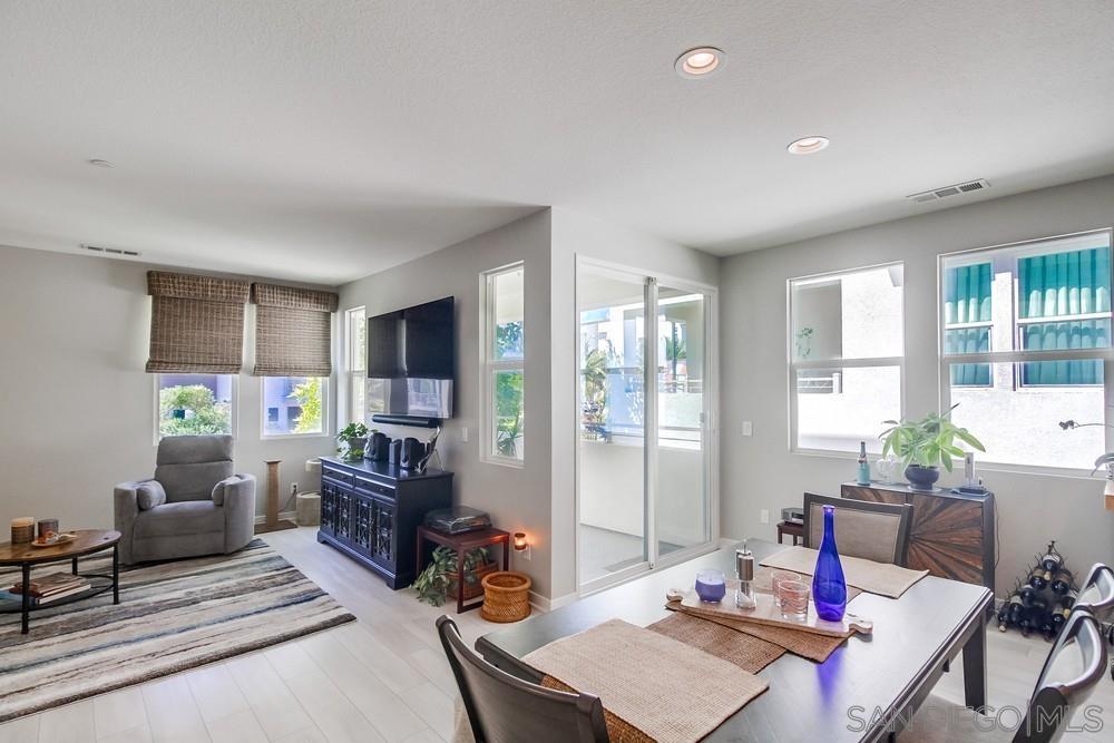 Detail Gallery Image 15 of 51 For 2092  Tango Loop  #2,  Chula Vista,  CA 91915 - 4 Beds | 3 Baths