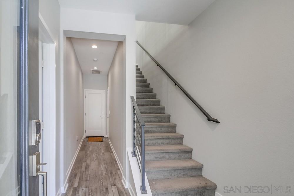 Detail Gallery Image 5 of 51 For 2092  Tango Loop  #2,  Chula Vista,  CA 91915 - 4 Beds | 3 Baths