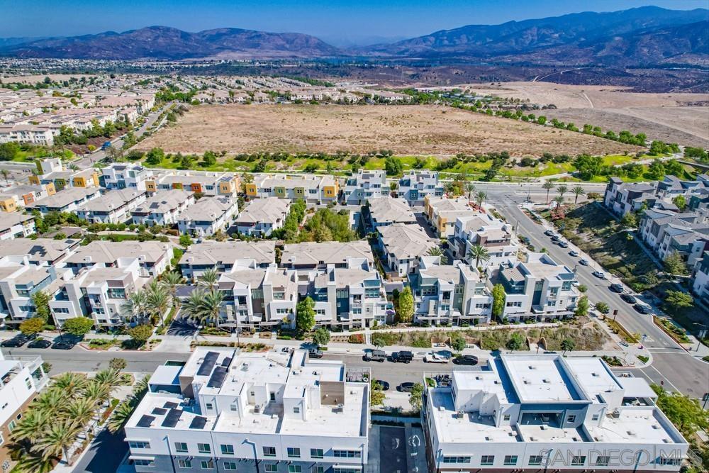 Detail Gallery Image 49 of 51 For 2092  Tango Loop  #2,  Chula Vista,  CA 91915 - 4 Beds | 3 Baths