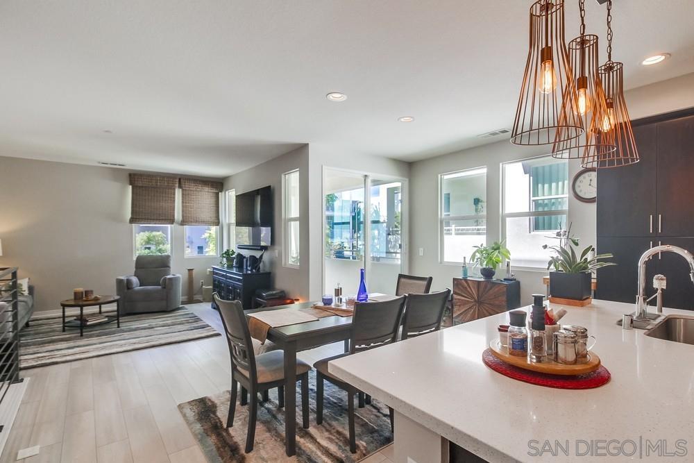 Detail Gallery Image 7 of 51 For 2092  Tango Loop  #2,  Chula Vista,  CA 91915 - 4 Beds | 3 Baths