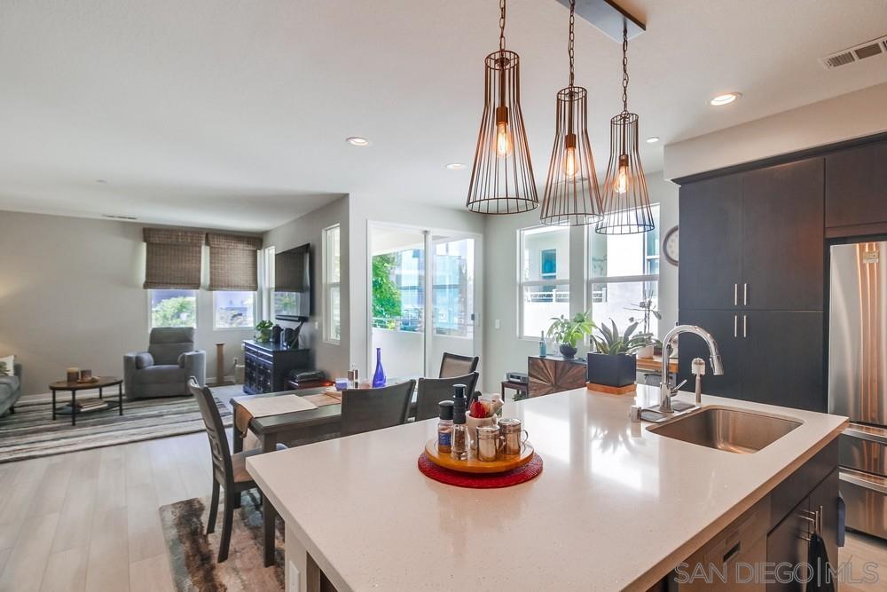 Detail Gallery Image 8 of 51 For 2092  Tango Loop  #2,  Chula Vista,  CA 91915 - 4 Beds | 3 Baths