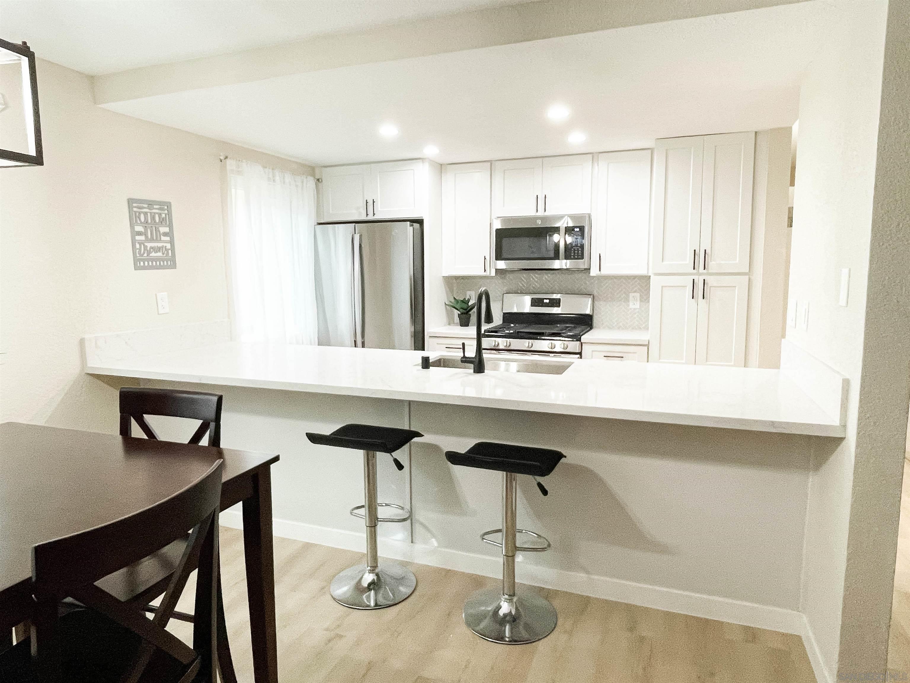 Front Image Thumbnail for SD250036145