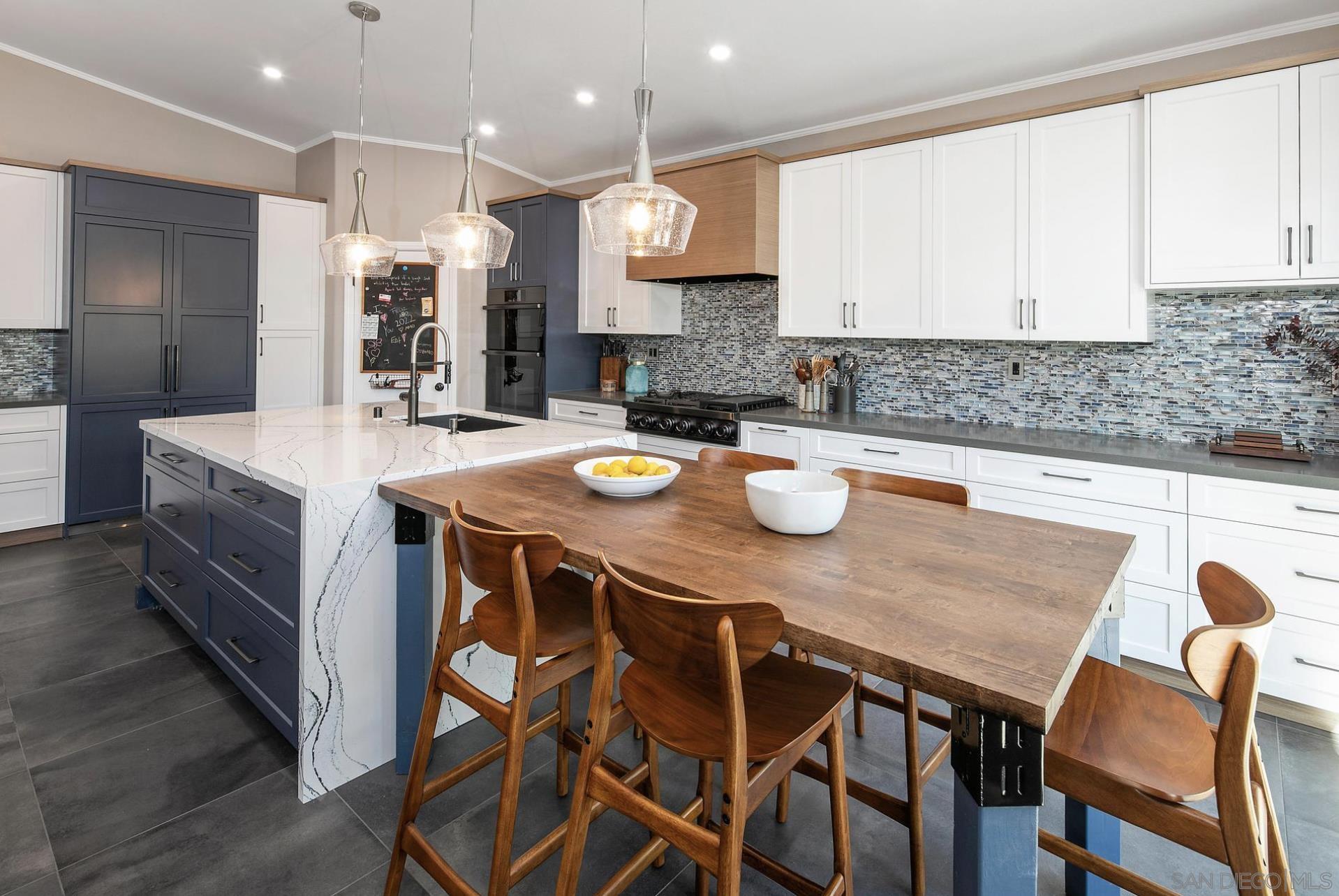 Detail Gallery Image 4 of 23 For 11357  Woodcraft Way, San Diego,  CA 92131 - 5 Beds | 3 Baths