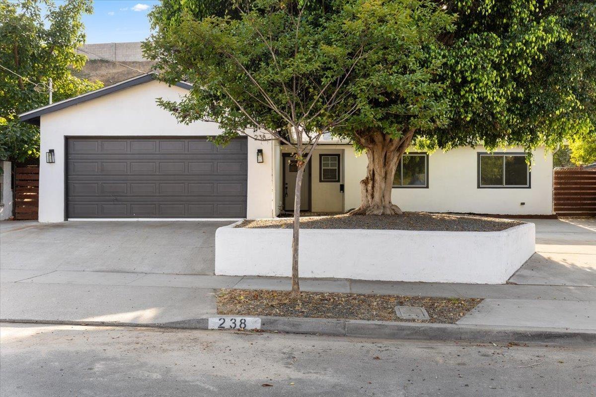 Front Image Thumbnail for SD250036178