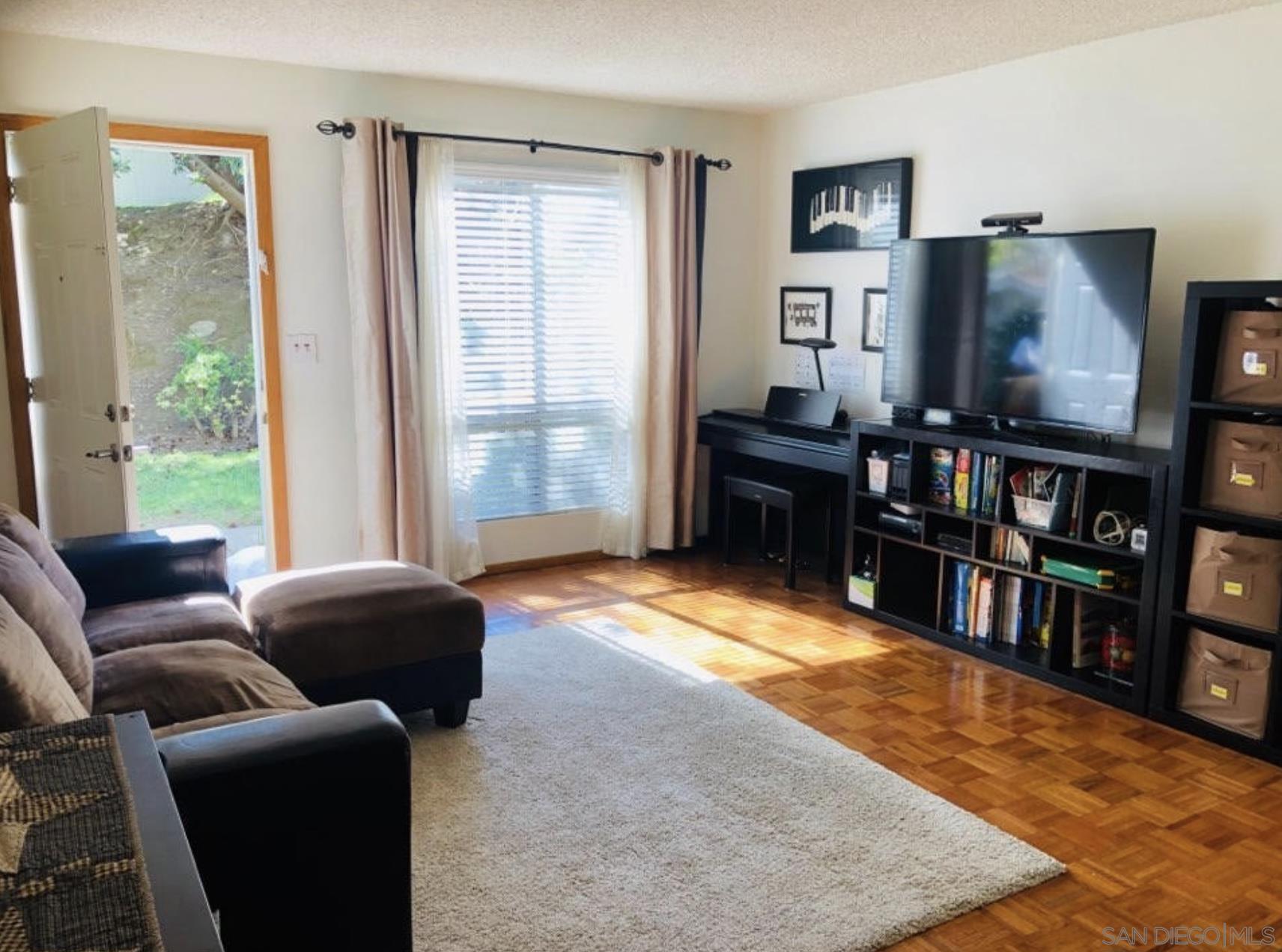 Detail Gallery Image 7 of 19 For 4183  Camino Lita, San Diego,  CA 92122 - 2 Beds | 1 Baths