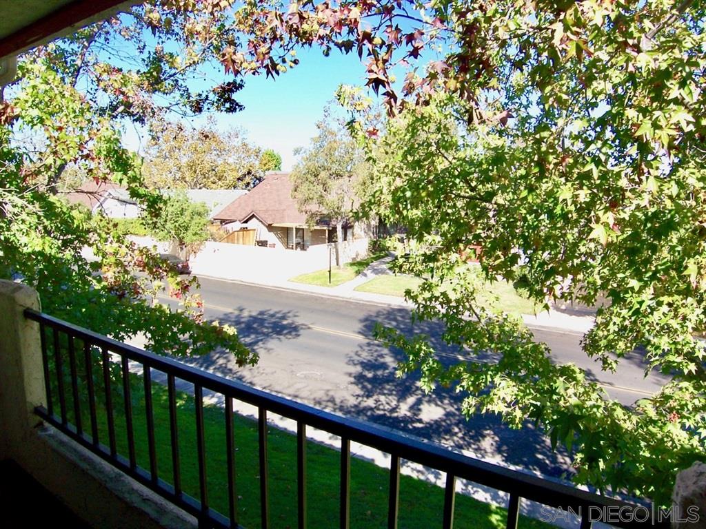 Detail Gallery Image 3 of 24 For 8431  Westmore Rd  124, San Diego,  CA 92126 - 2 Beds | 2 Baths