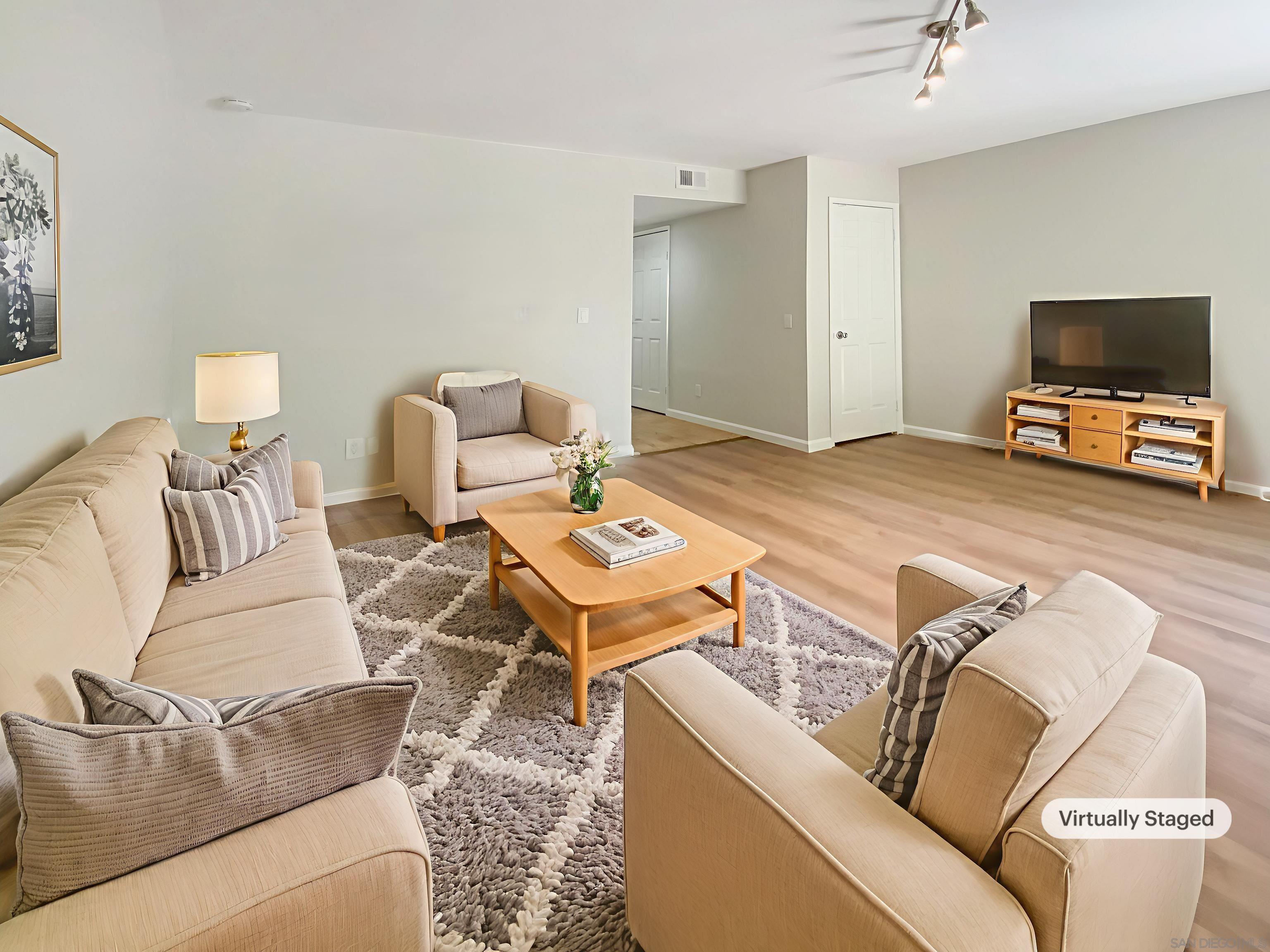 Detail Gallery Image 2 of 17 For 5661  Lake Park Way  #4,  La Mesa,  CA 91942 - 2 Beds | 1/1 Baths